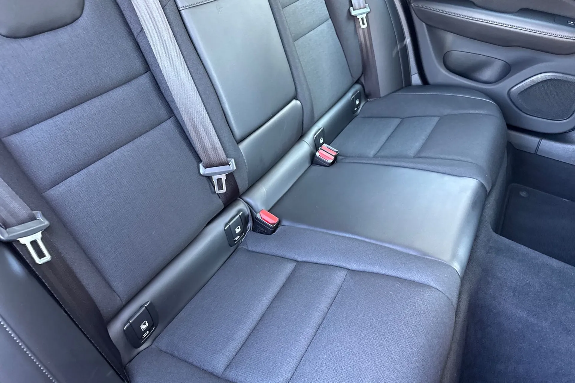 Volvo V60 thumbnail image number 25