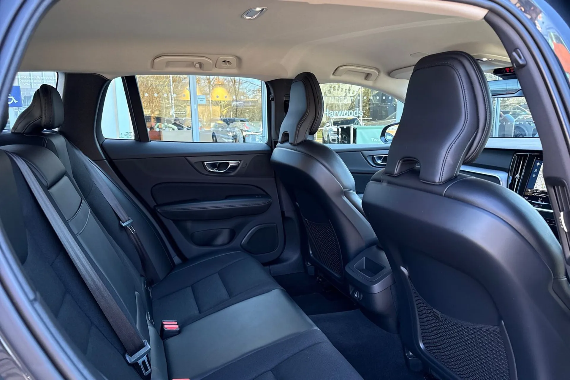 Volvo V60 thumbnail image number 23