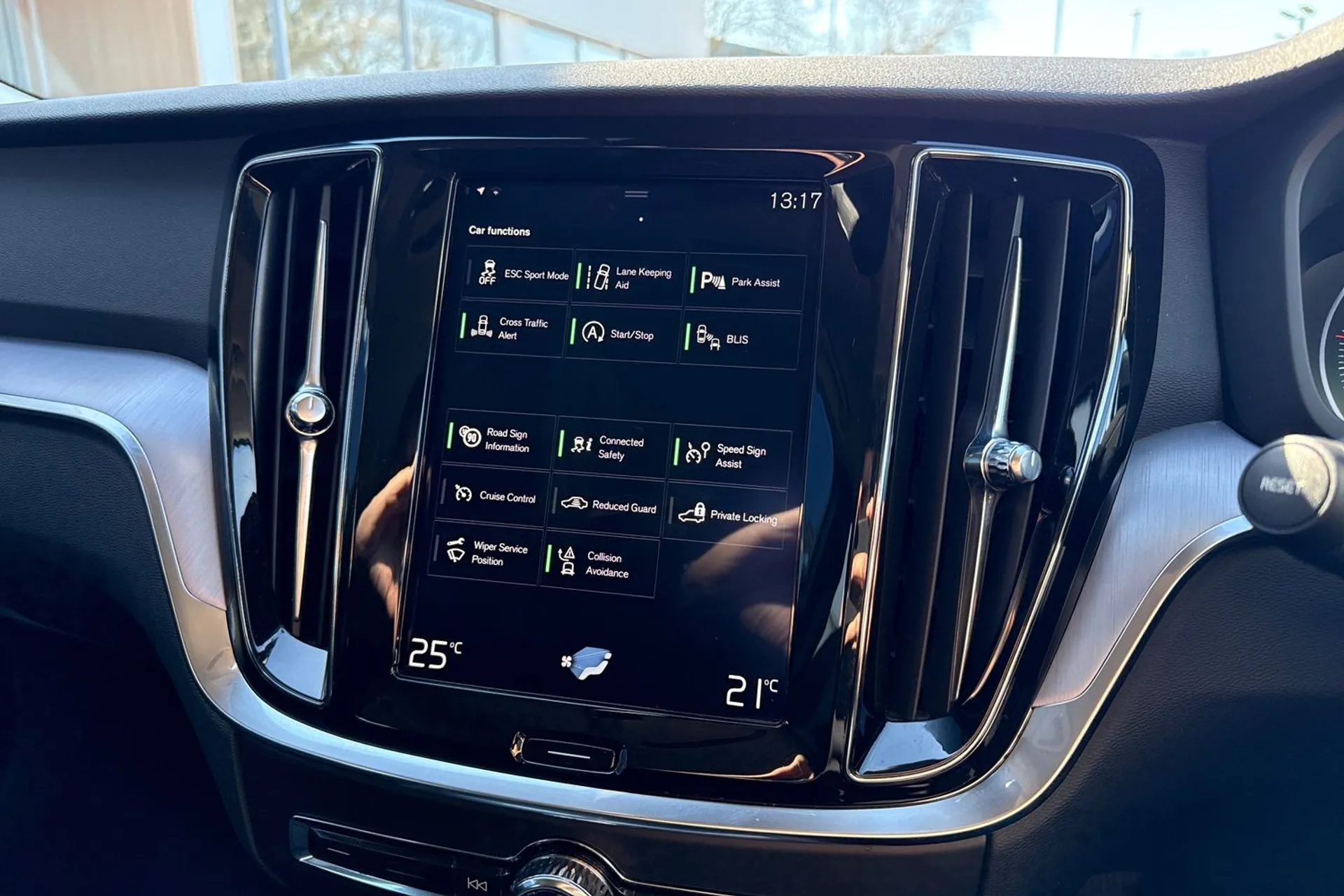 Volvo V60 thumbnail image number 40