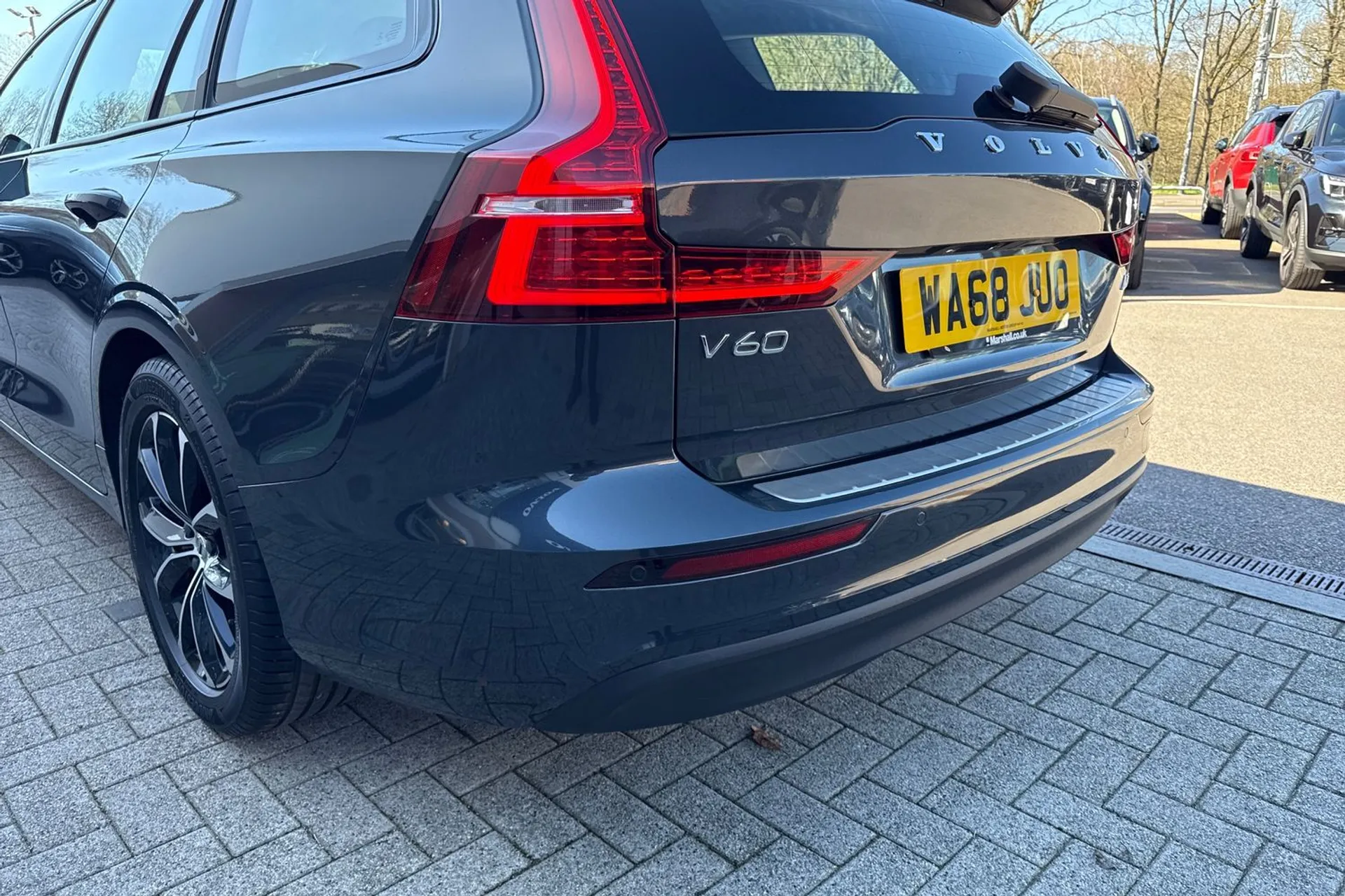 Volvo V60 thumbnail image number 18