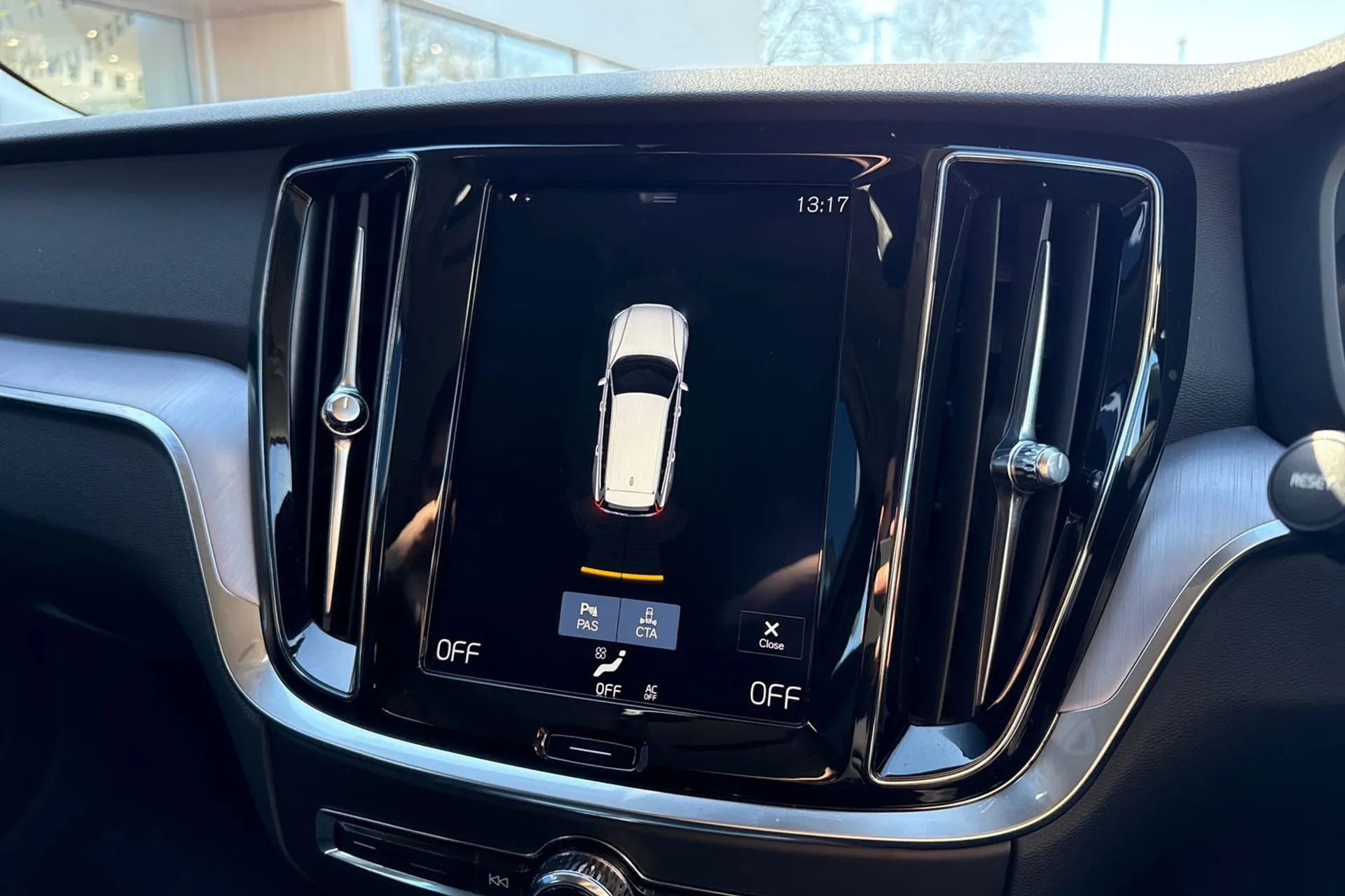 Volvo V60 thumbnail image number 4