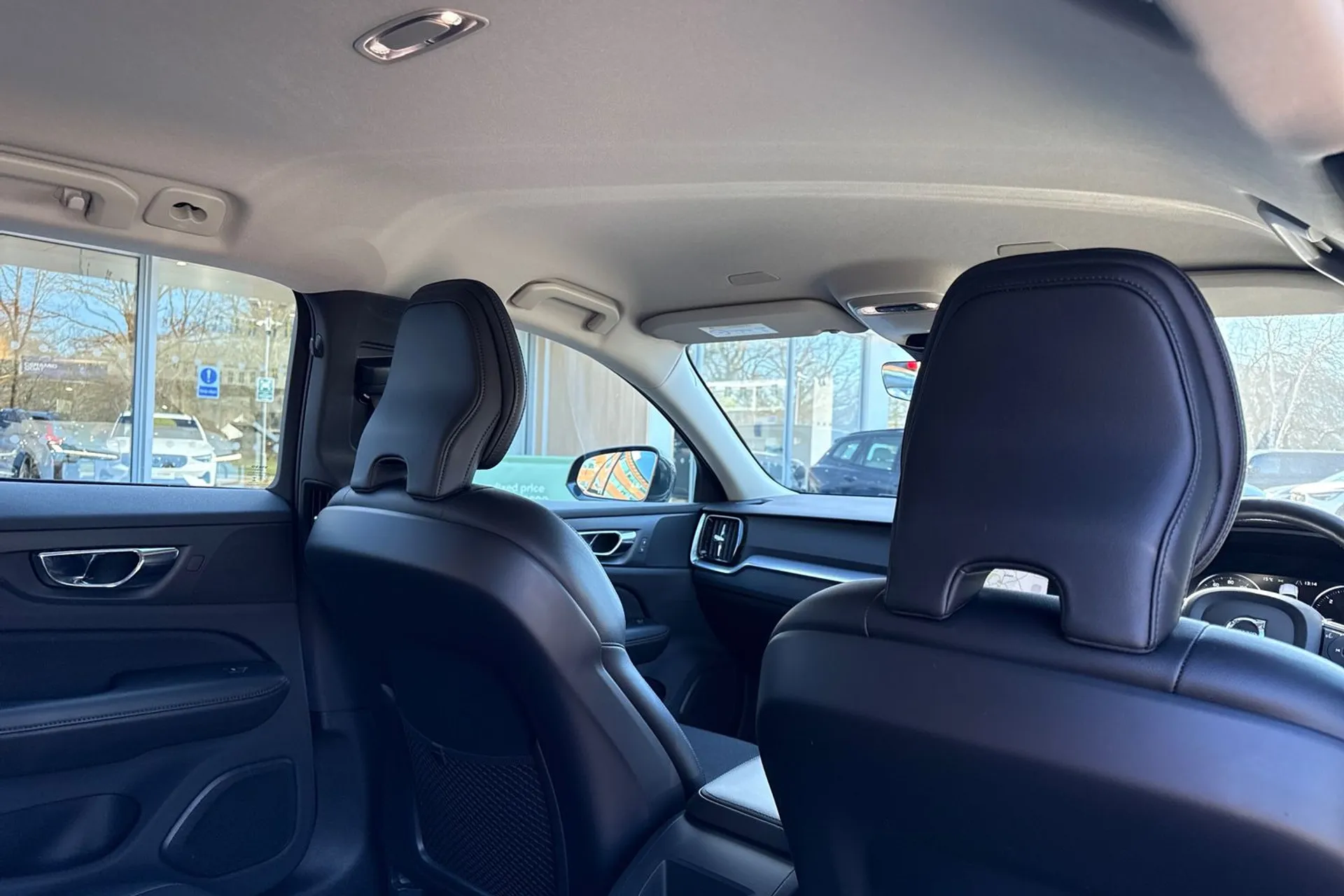 Volvo V60 thumbnail image number 24