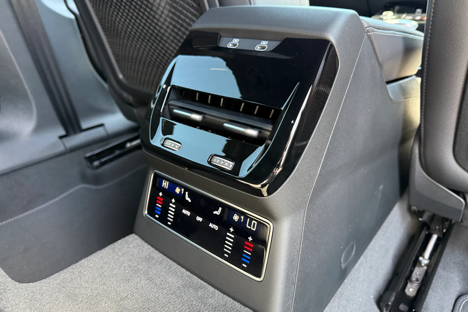 Audi A6 thumbnail image number 56