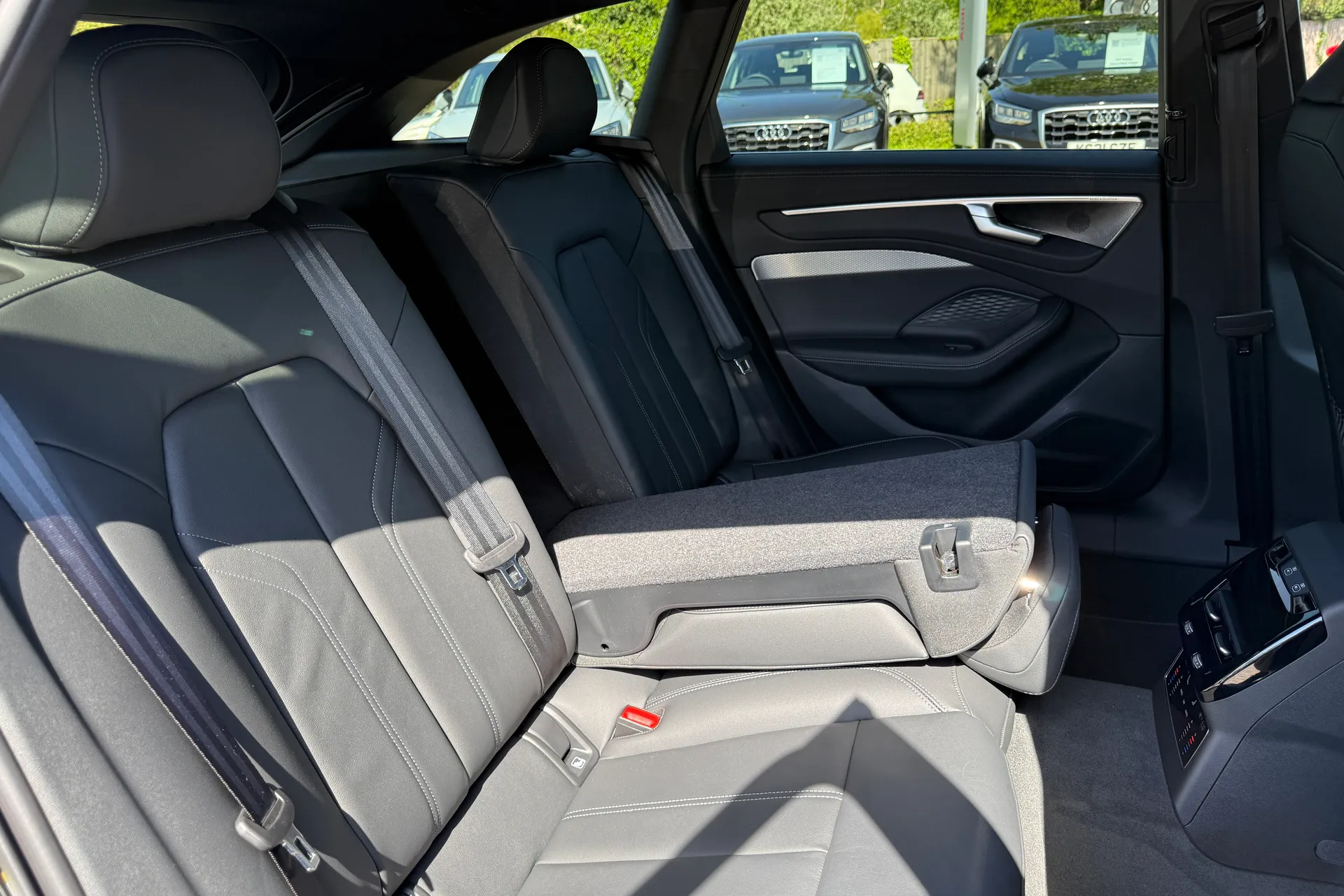 Audi A6 thumbnail image number 54