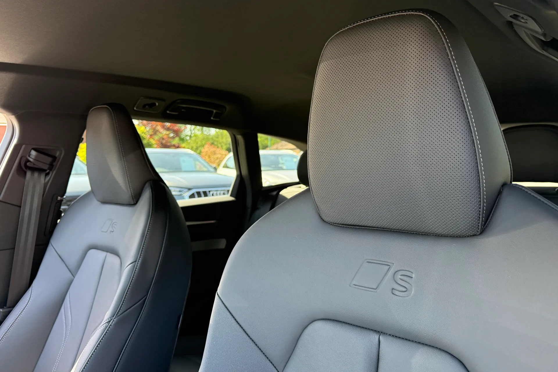 Audi A6 thumbnail image number 37