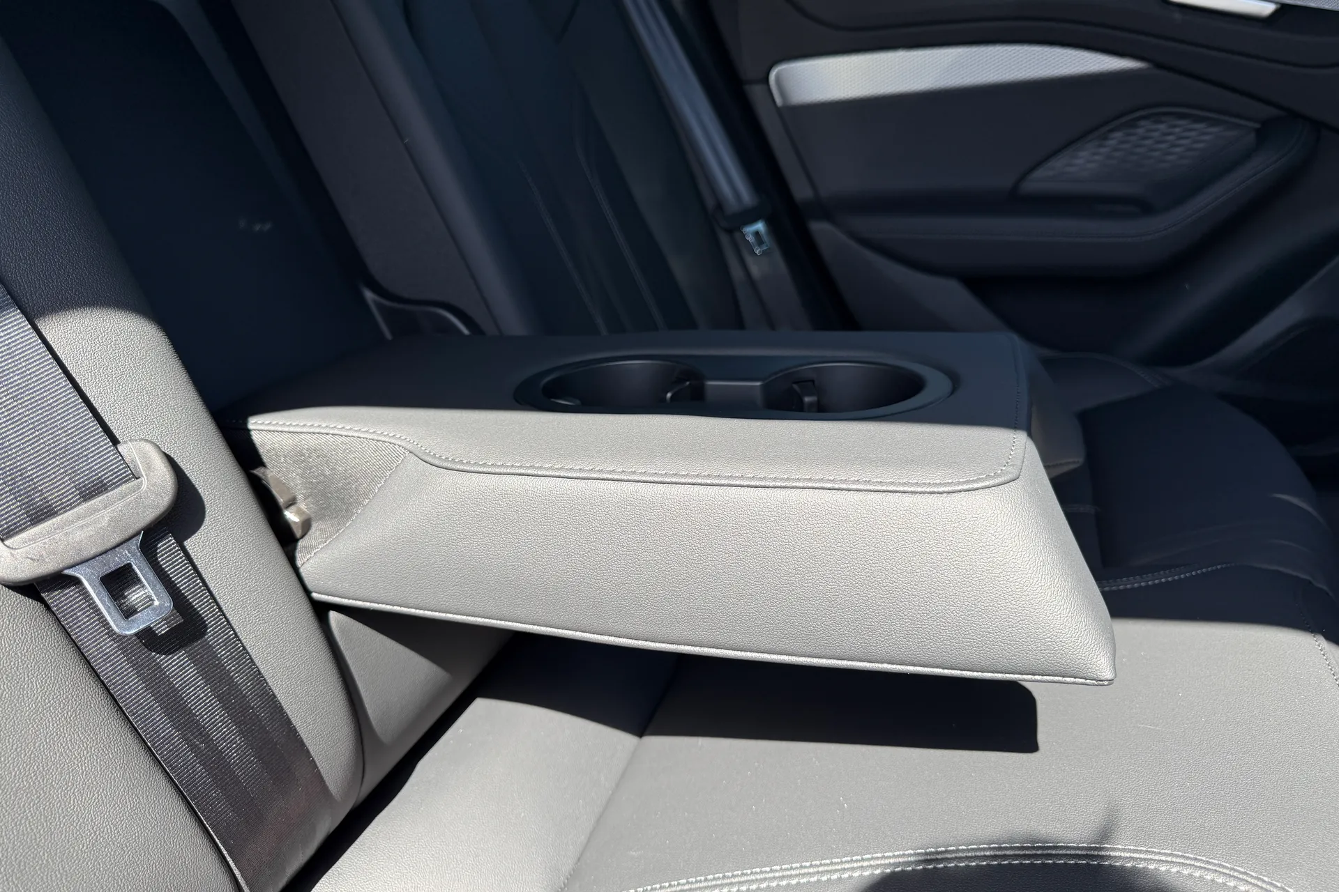 Audi A6 thumbnail image number 53