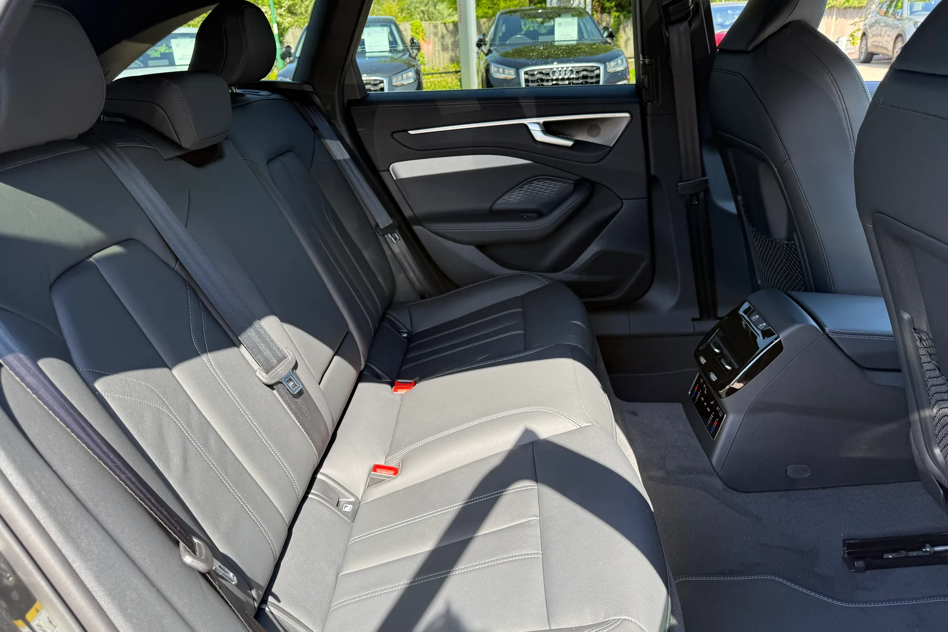 Audi A6 thumbnail image number 52