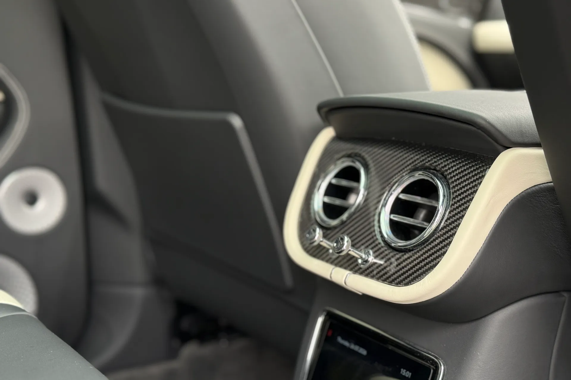 Bentley BENTAYGA thumbnail image number 25