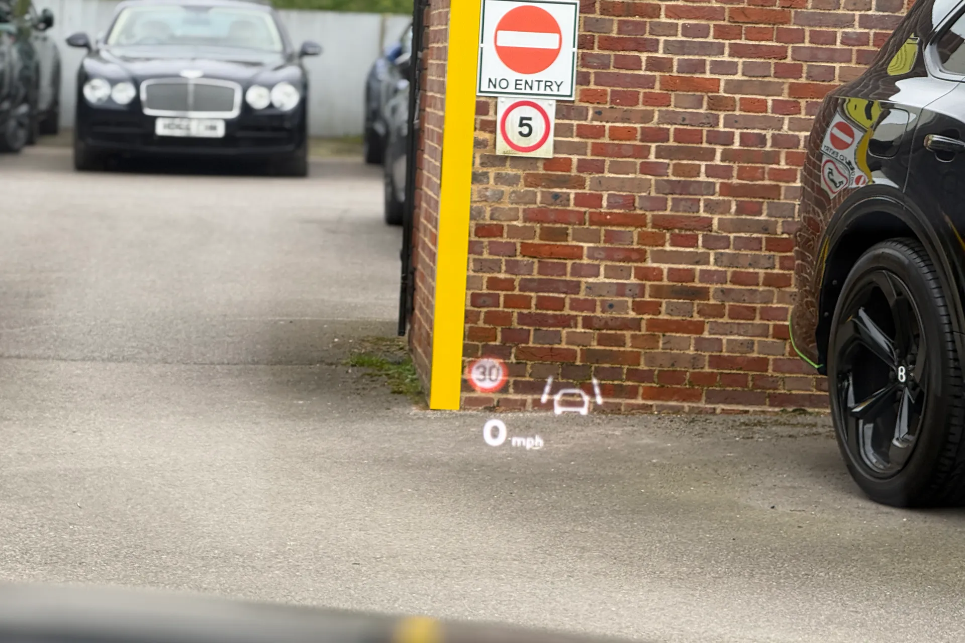 Bentley BENTAYGA thumbnail image number 40