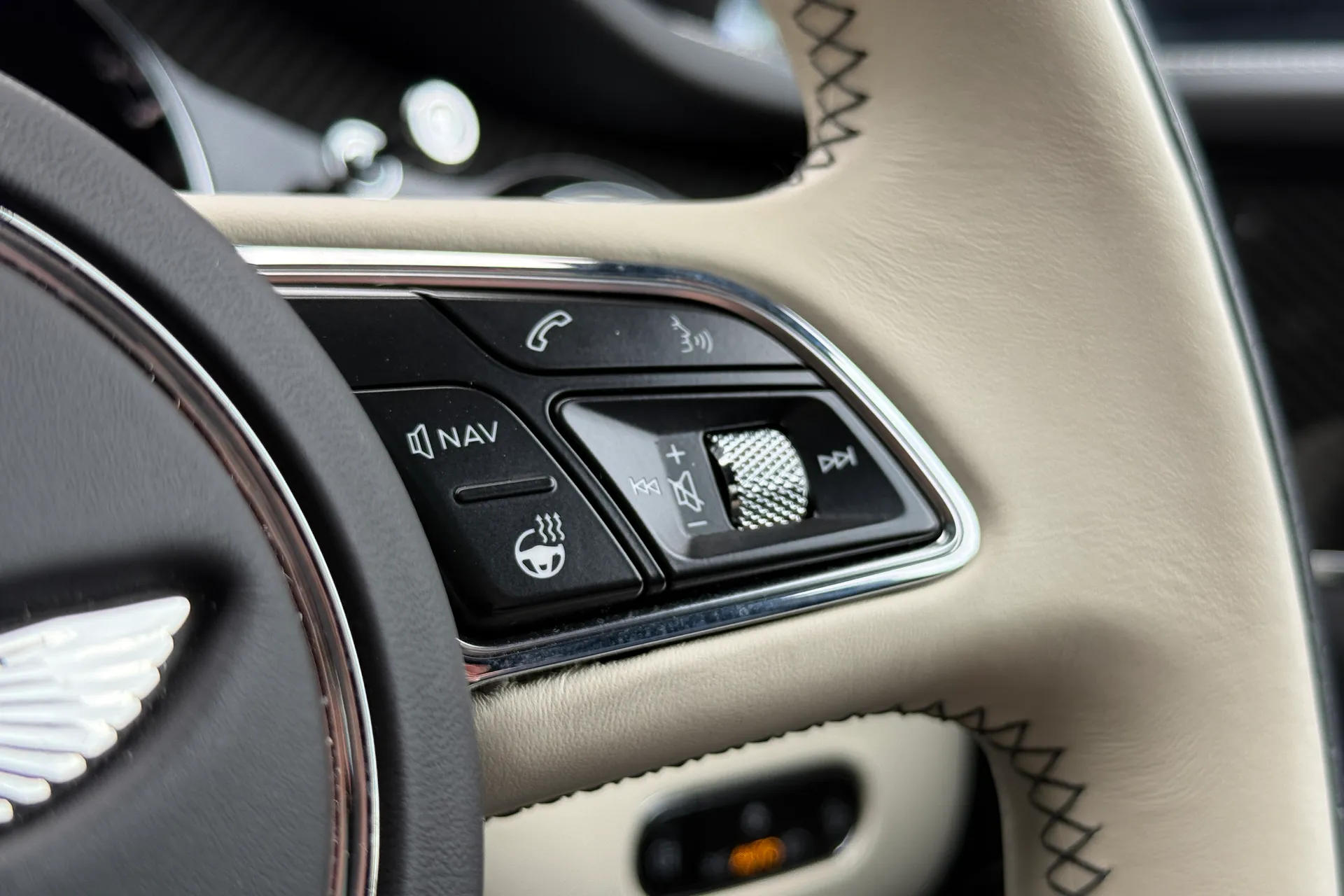 Bentley BENTAYGA thumbnail image number 36