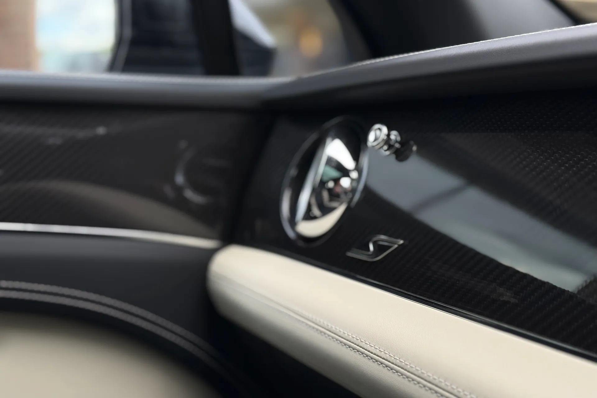 Bentley BENTAYGA thumbnail image number 38