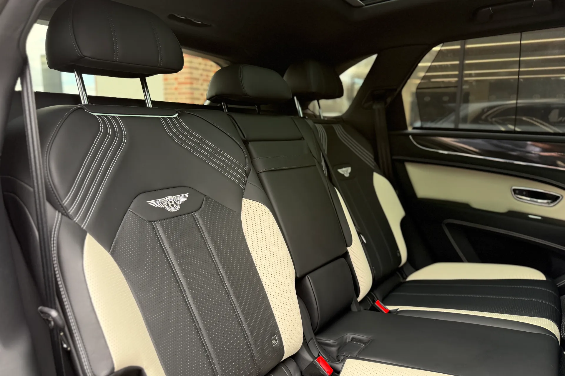 Bentley BENTAYGA thumbnail image number 26