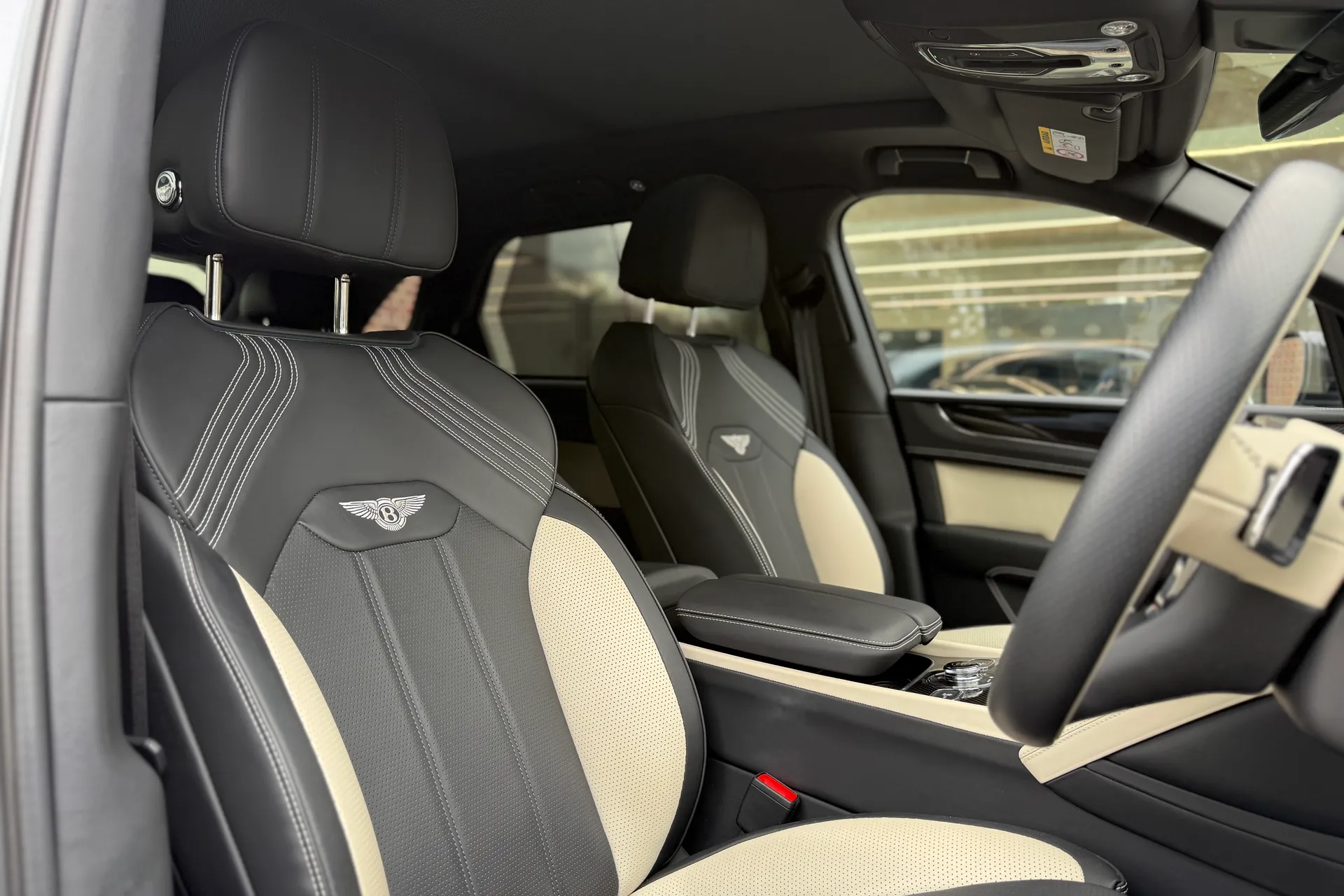 Bentley BENTAYGA thumbnail image number 18