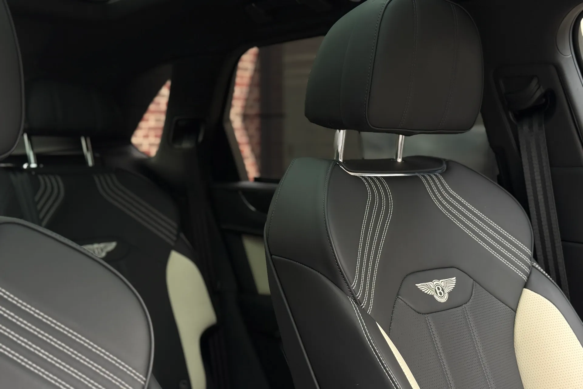 Bentley BENTAYGA thumbnail image number 23