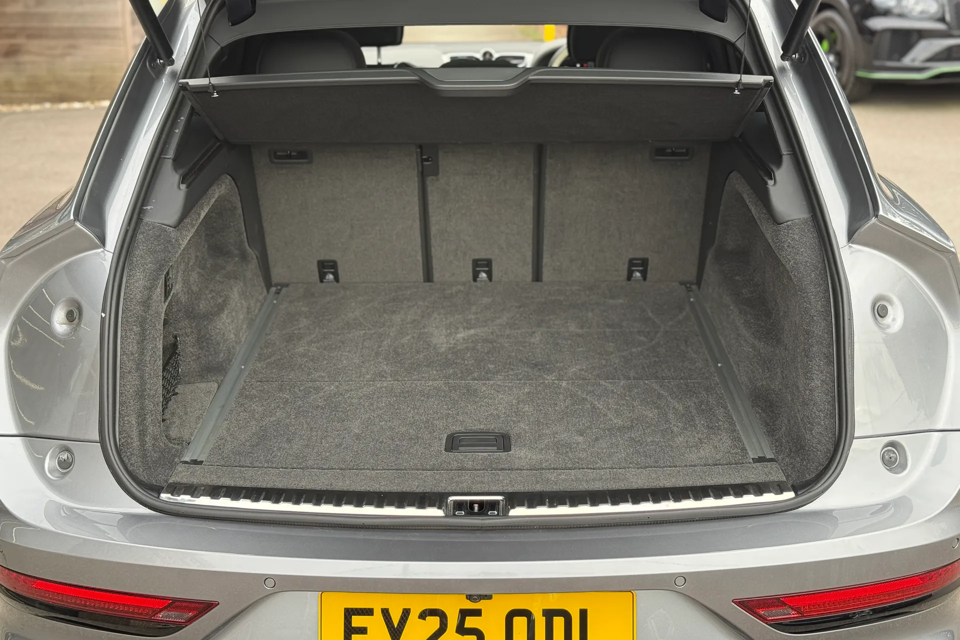 Bentley BENTAYGA thumbnail image number 33