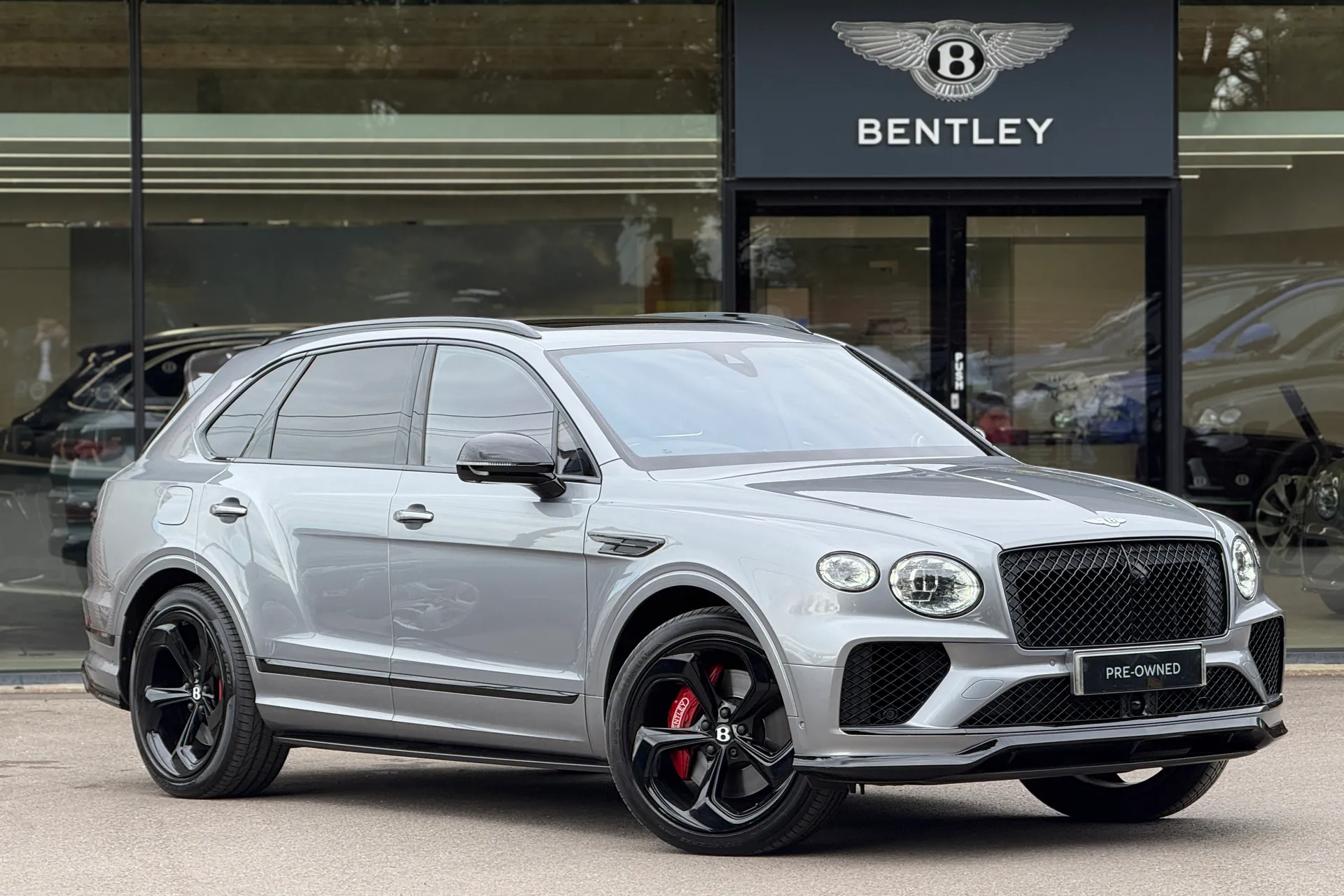 Bentley BENTAYGA focused image