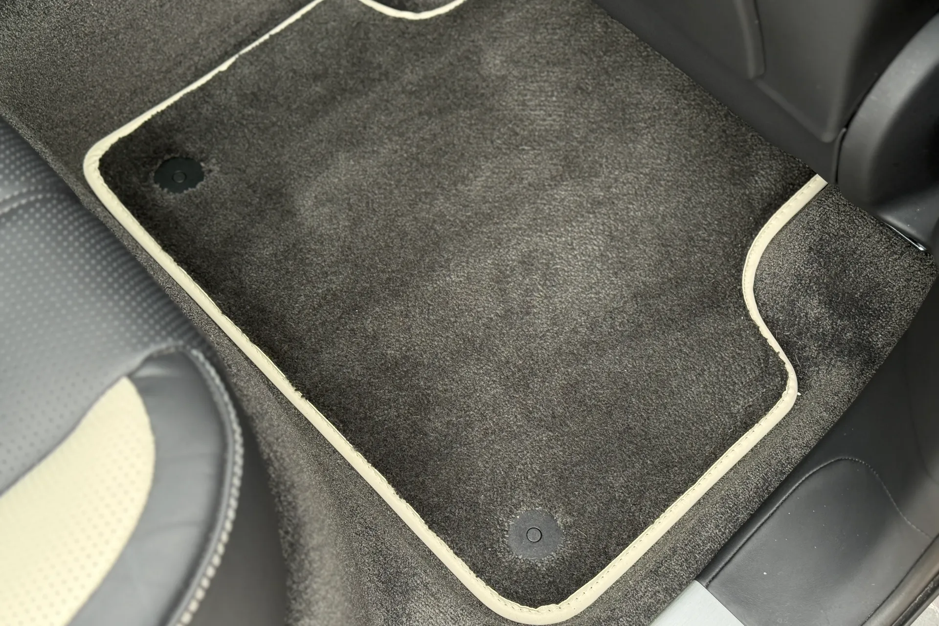 Bentley BENTAYGA thumbnail image number 27