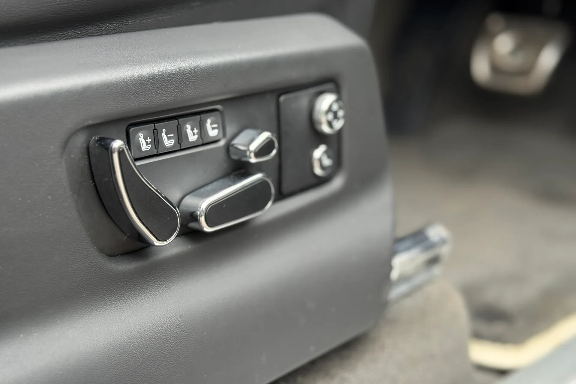 Bentley BENTAYGA thumbnail image number 19