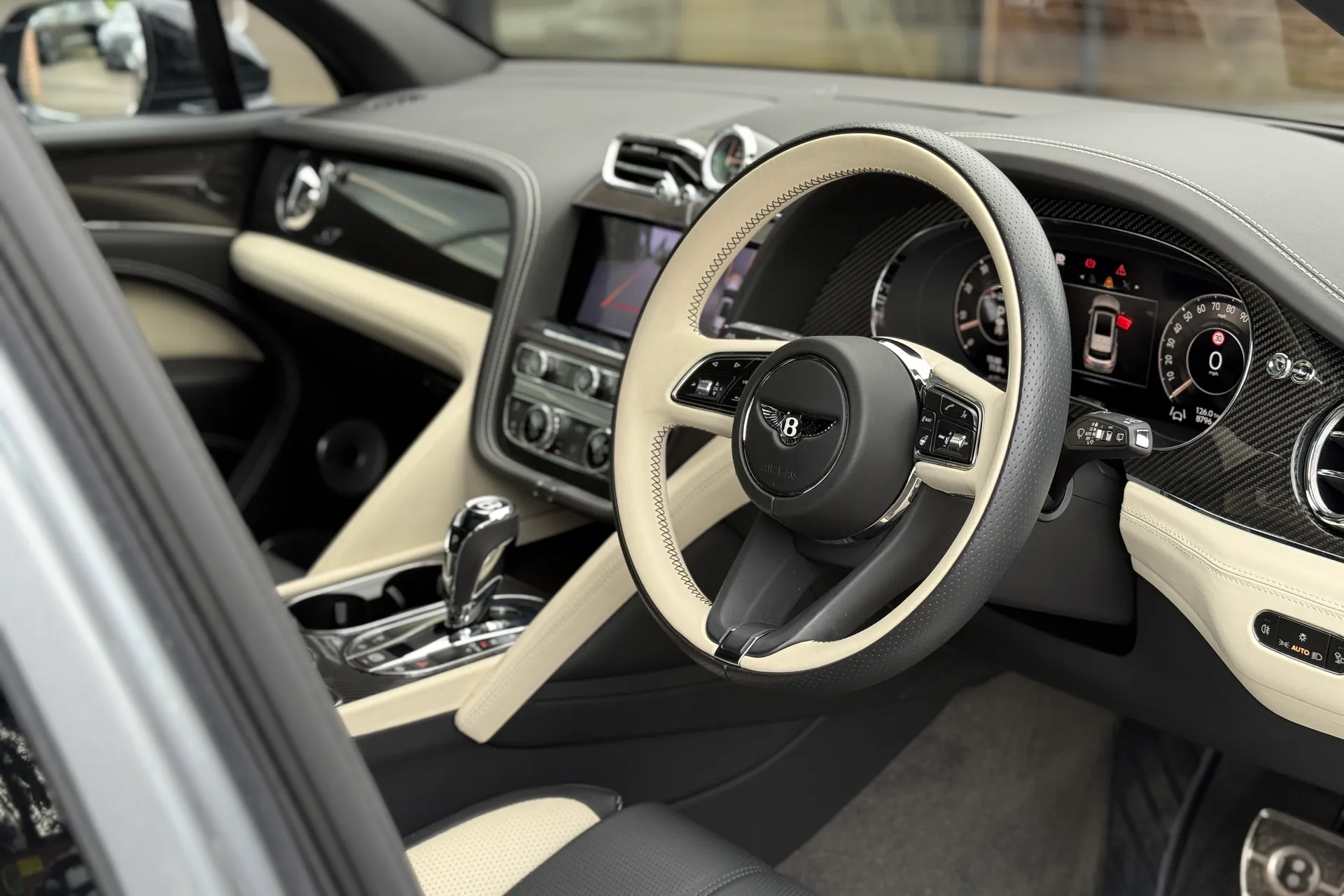 Bentley BENTAYGA thumbnail image number 17