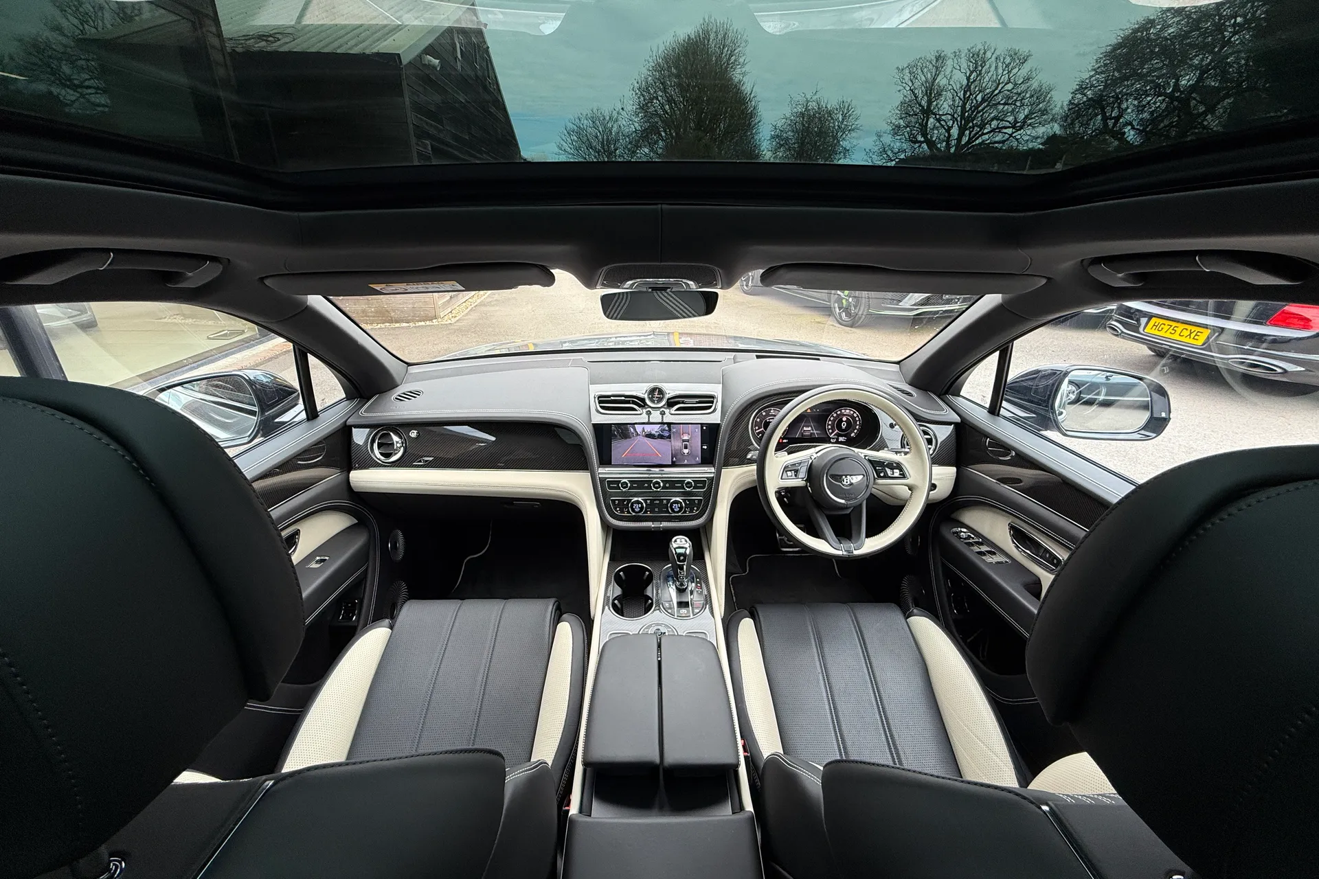 Bentley BENTAYGA thumbnail image number 3