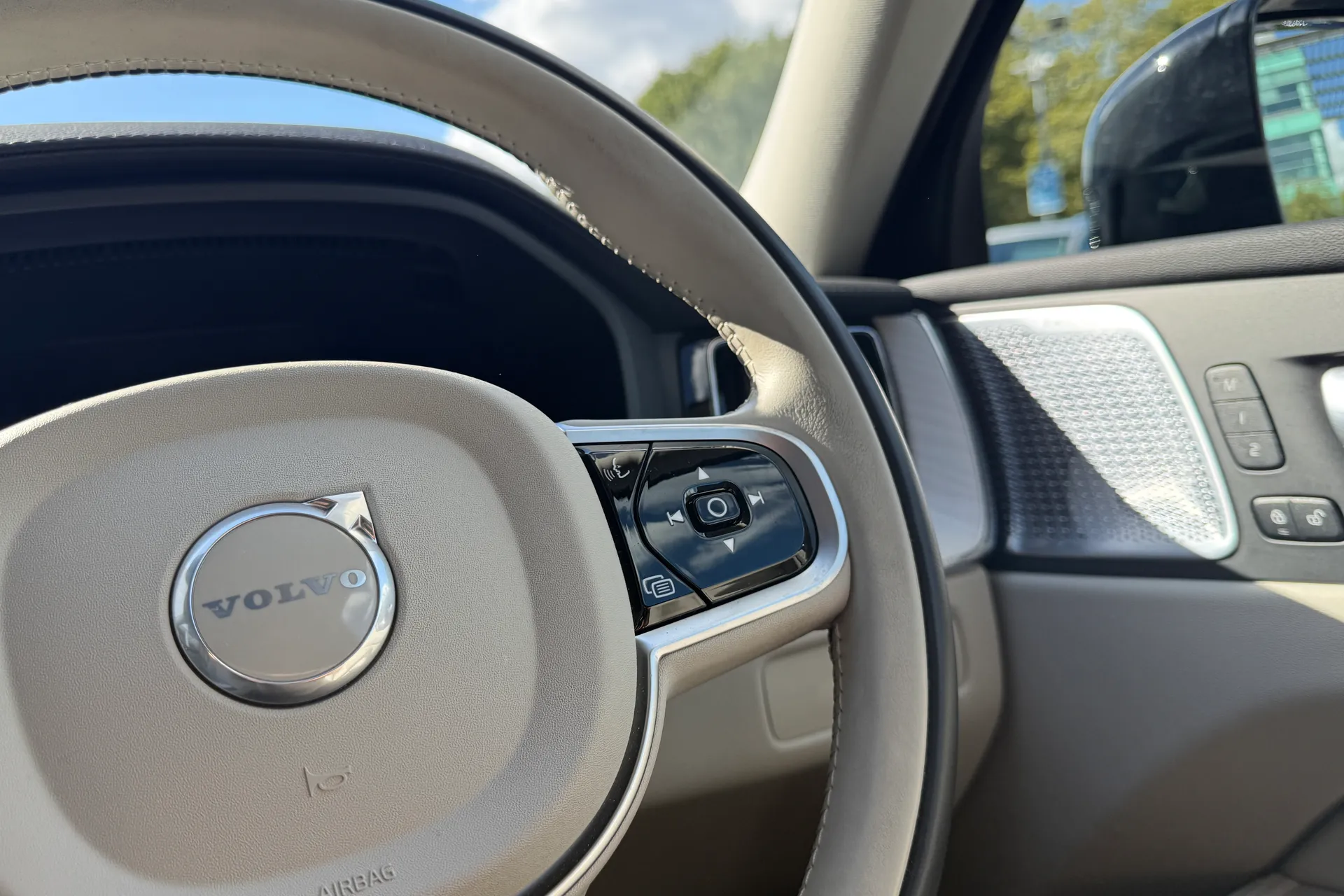 Volvo XC60 thumbnail image number 36
