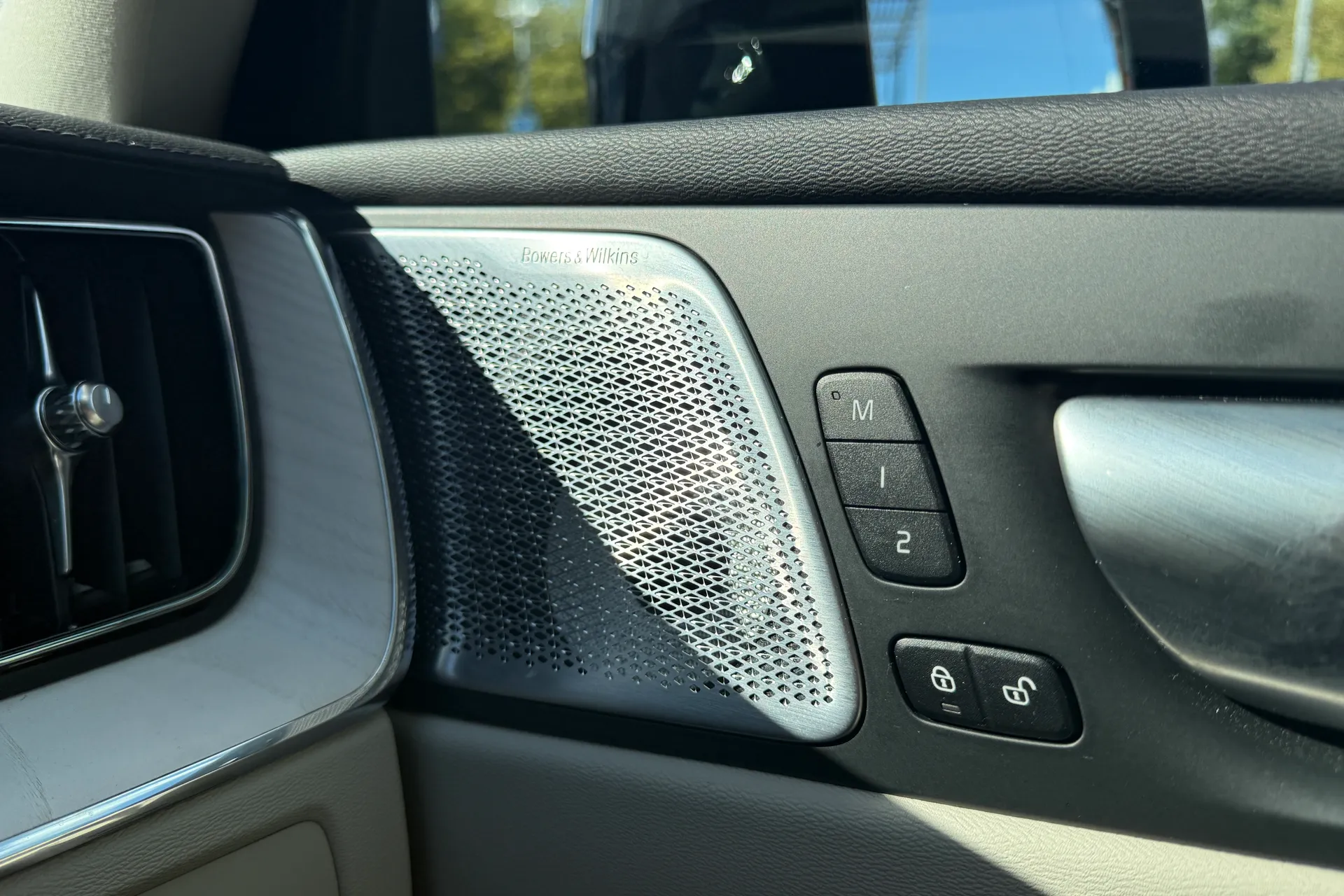 Volvo XC60 thumbnail image number 42