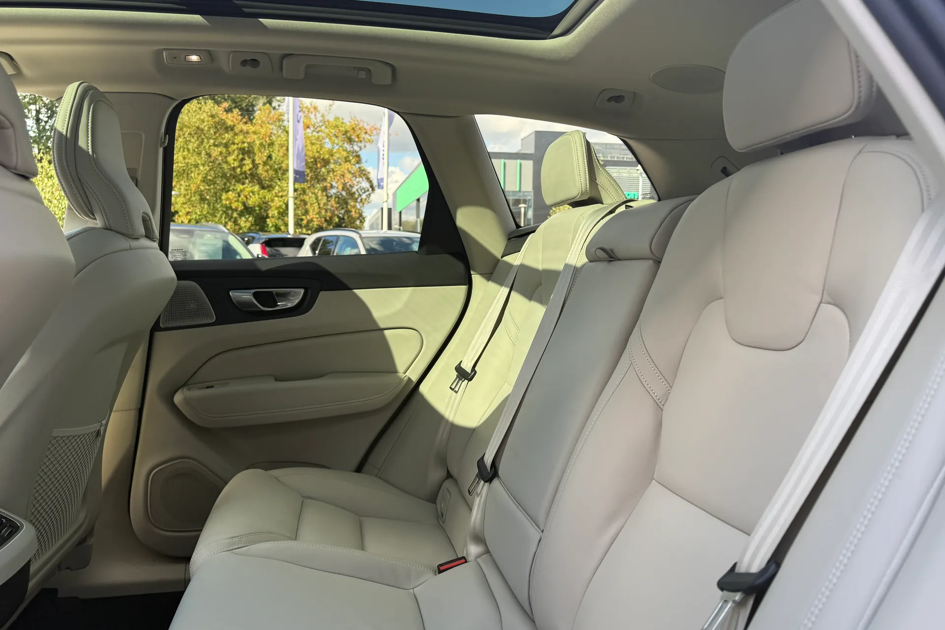Volvo XC60 thumbnail image number 30