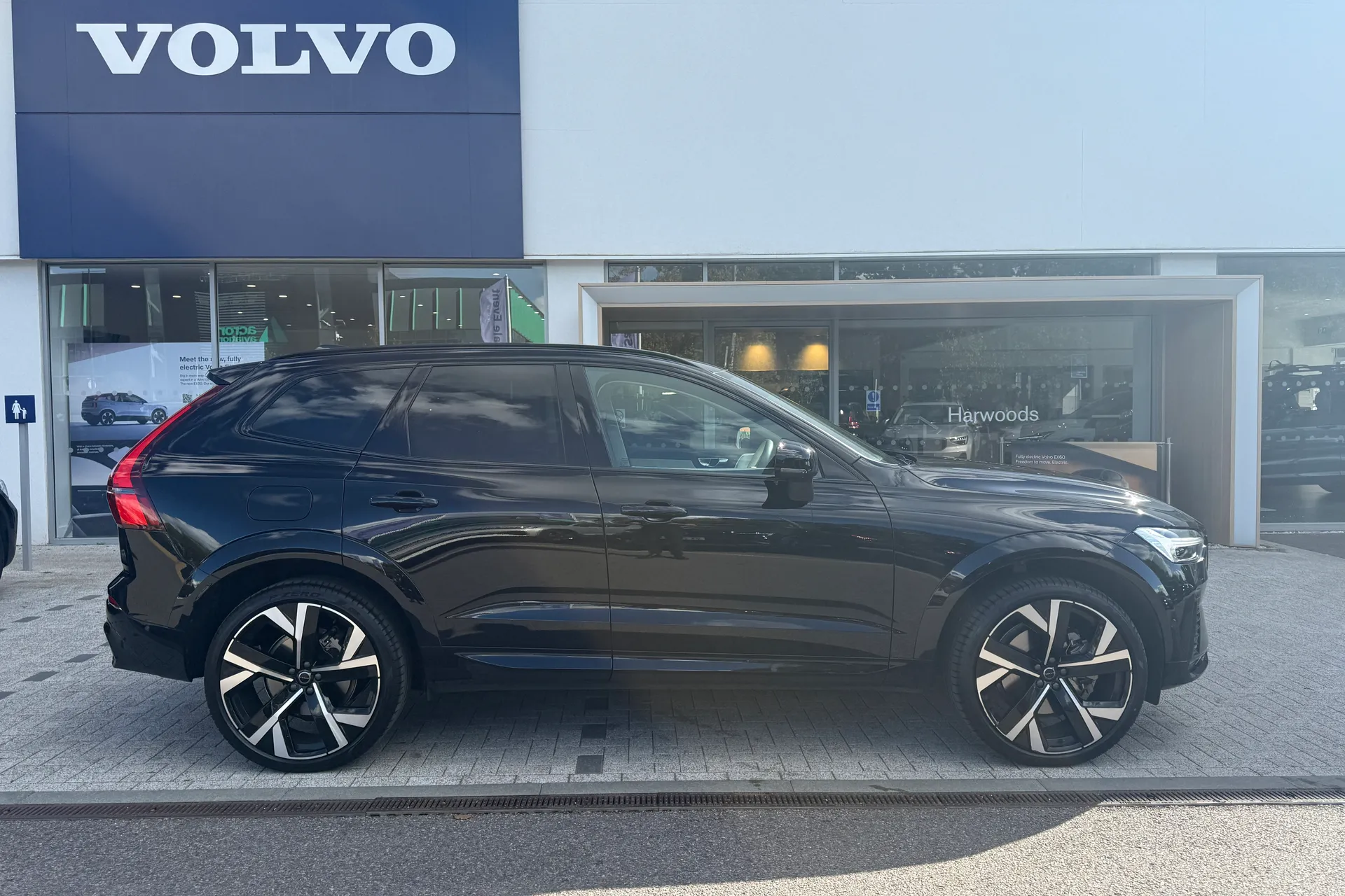 Volvo XC60 thumbnail image number 2