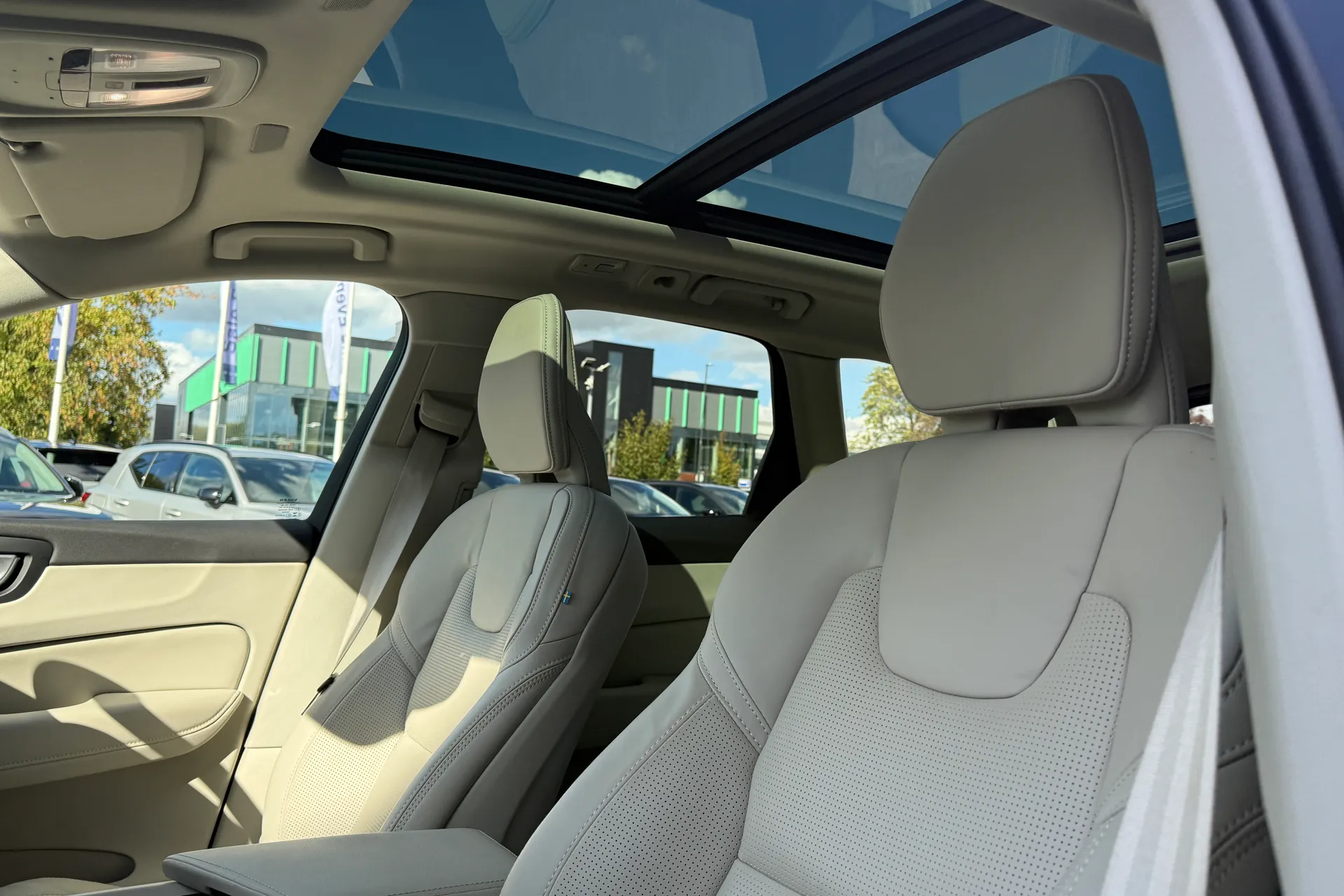 Volvo XC60 thumbnail image number 28