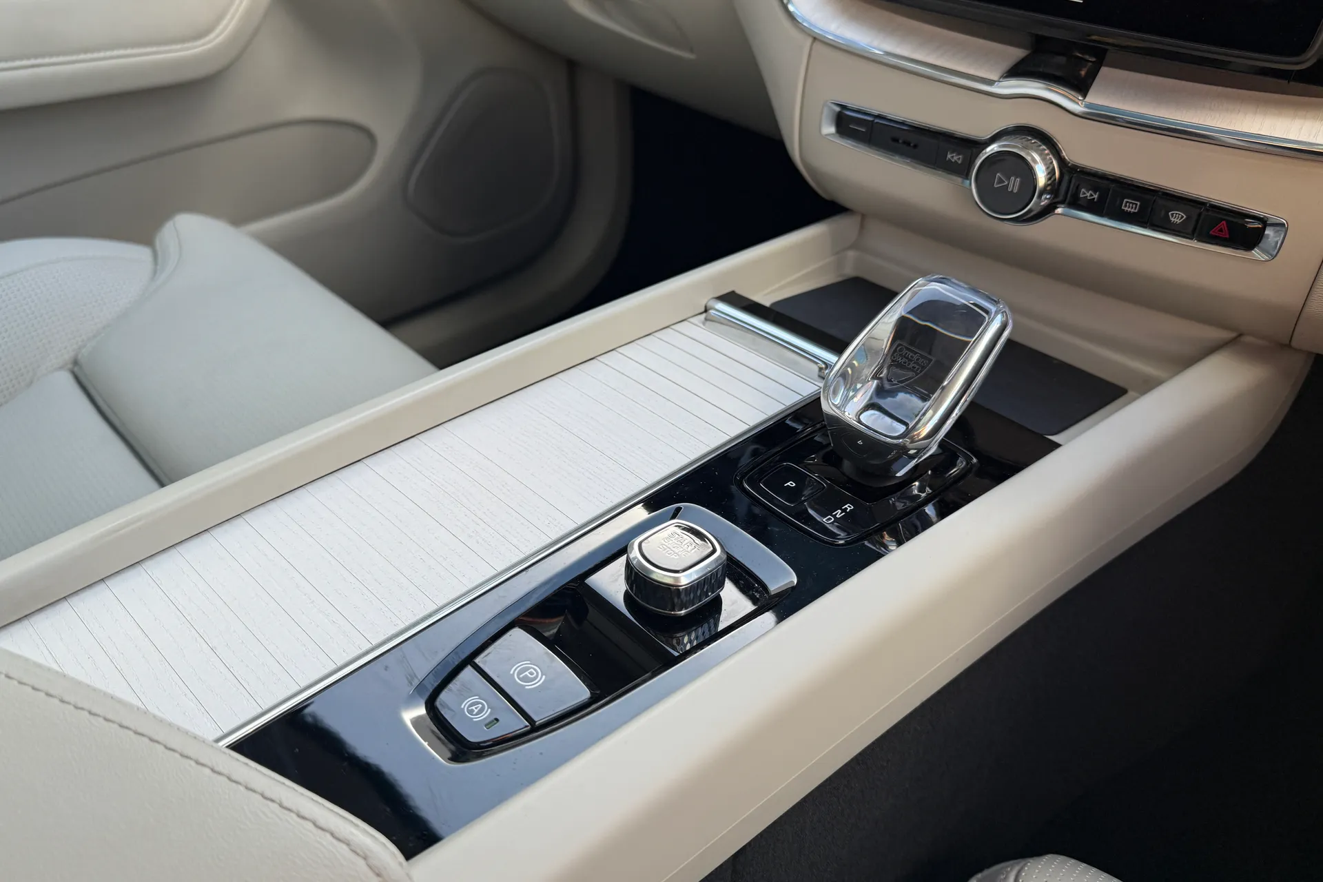 Volvo XC60 thumbnail image number 43