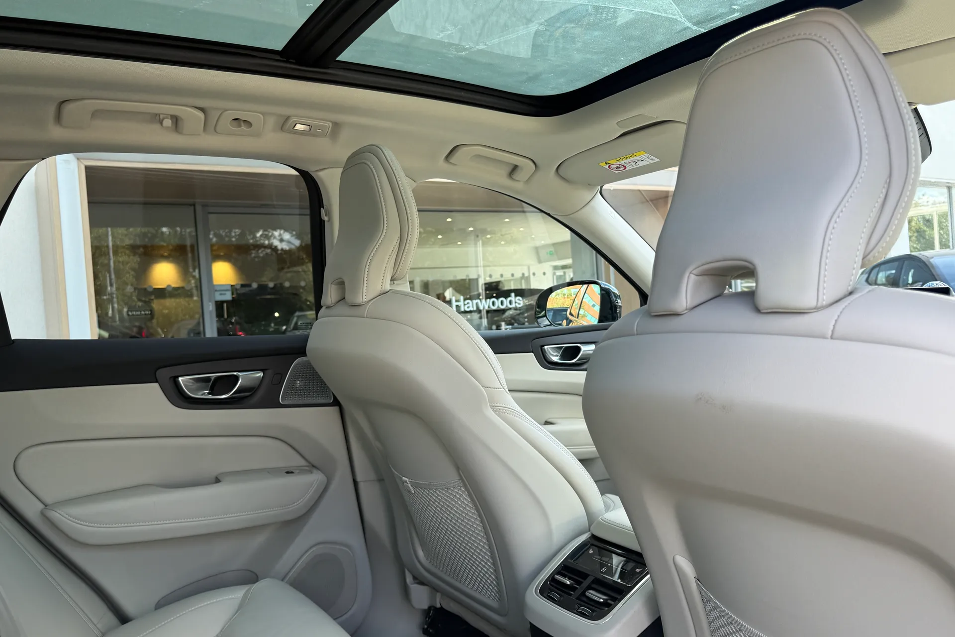 Volvo XC60 thumbnail image number 24