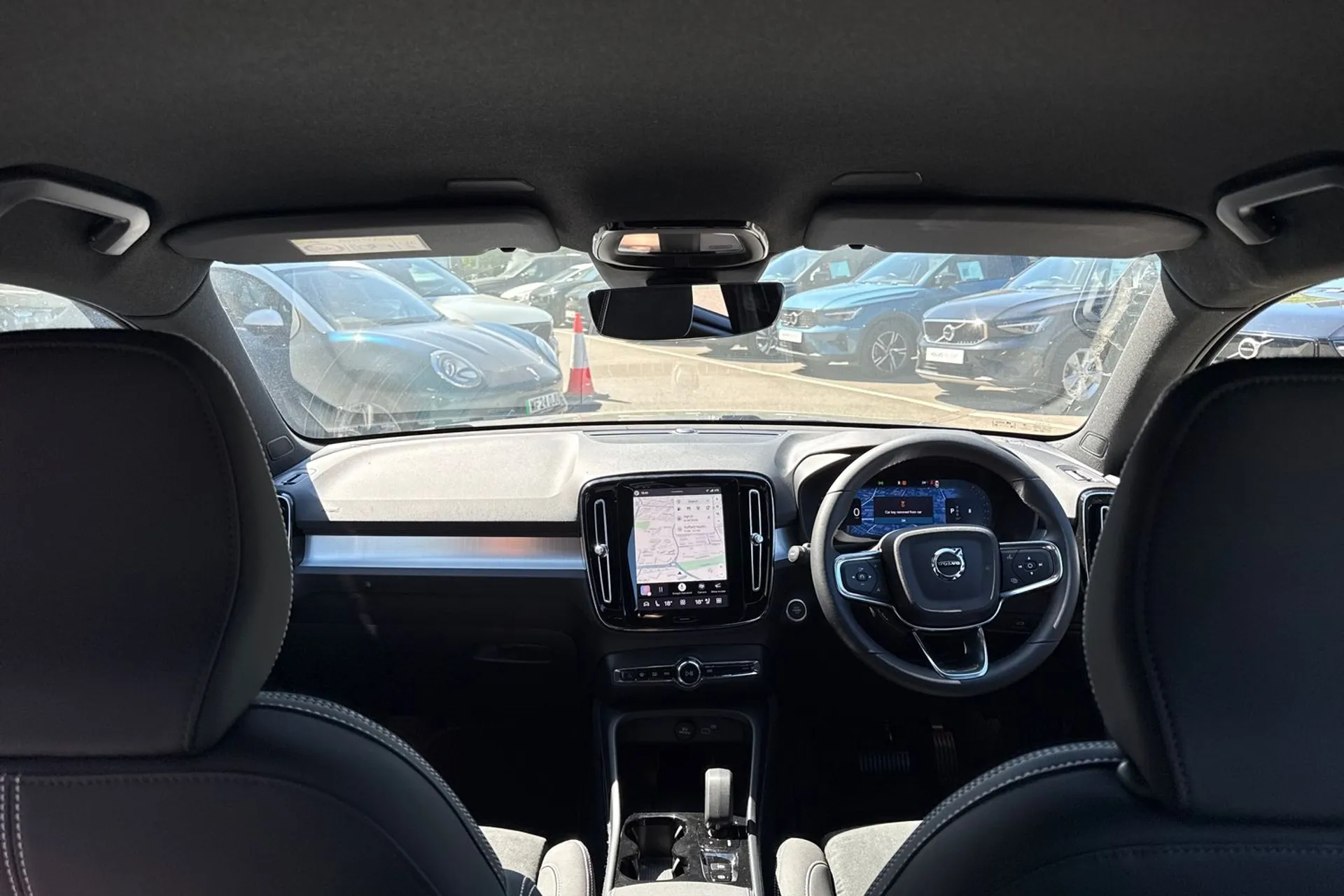 Volvo XC40 thumbnail image number 3