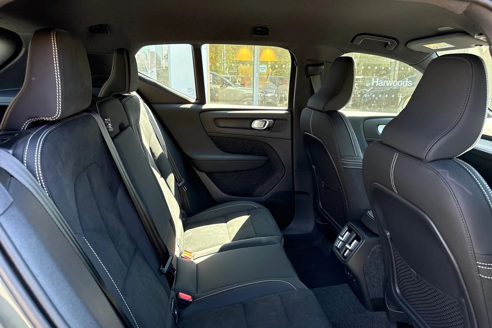 Volvo XC40 thumbnail image number 22