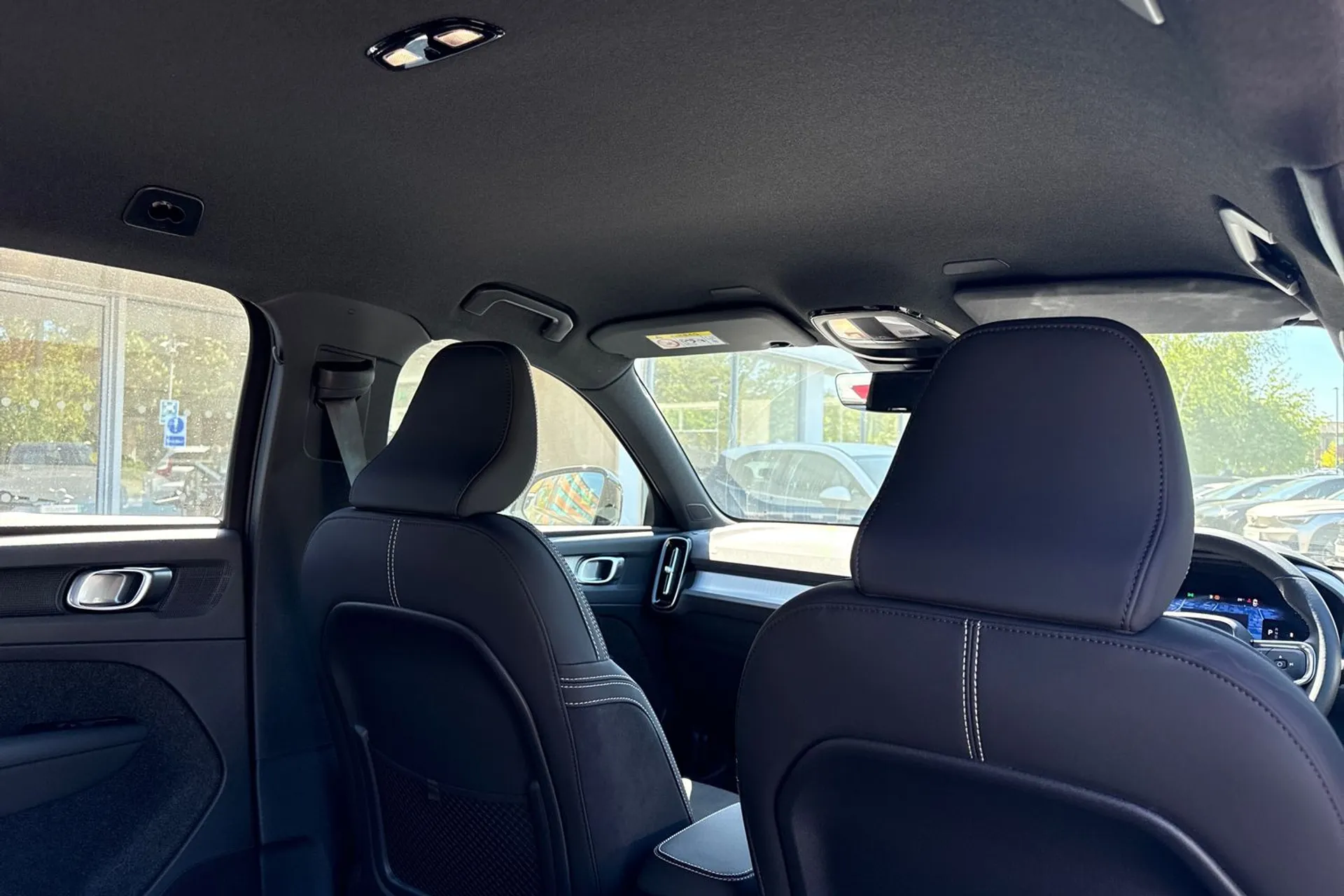 Volvo XC40 thumbnail image number 23