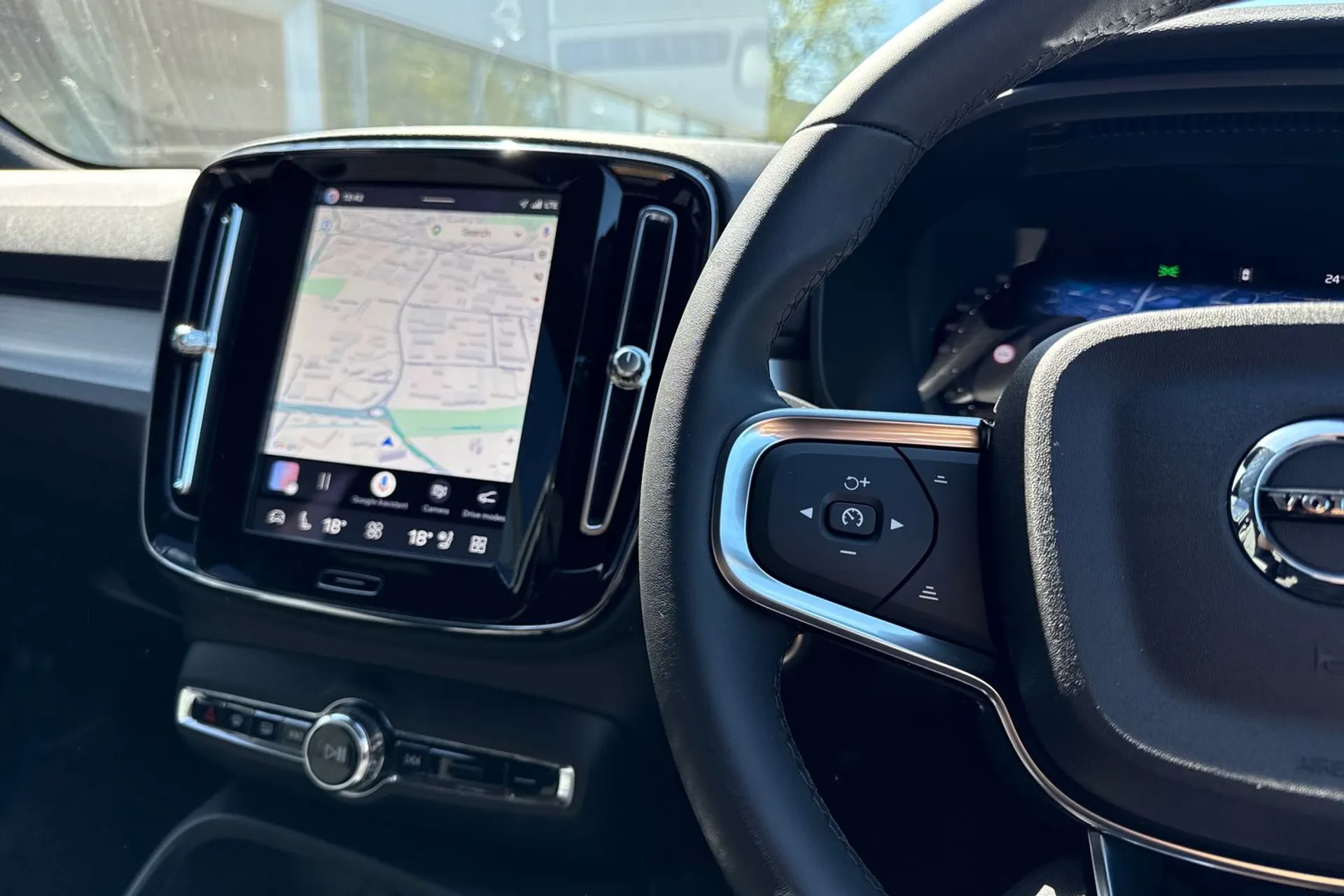 Volvo XC40 thumbnail image number 36