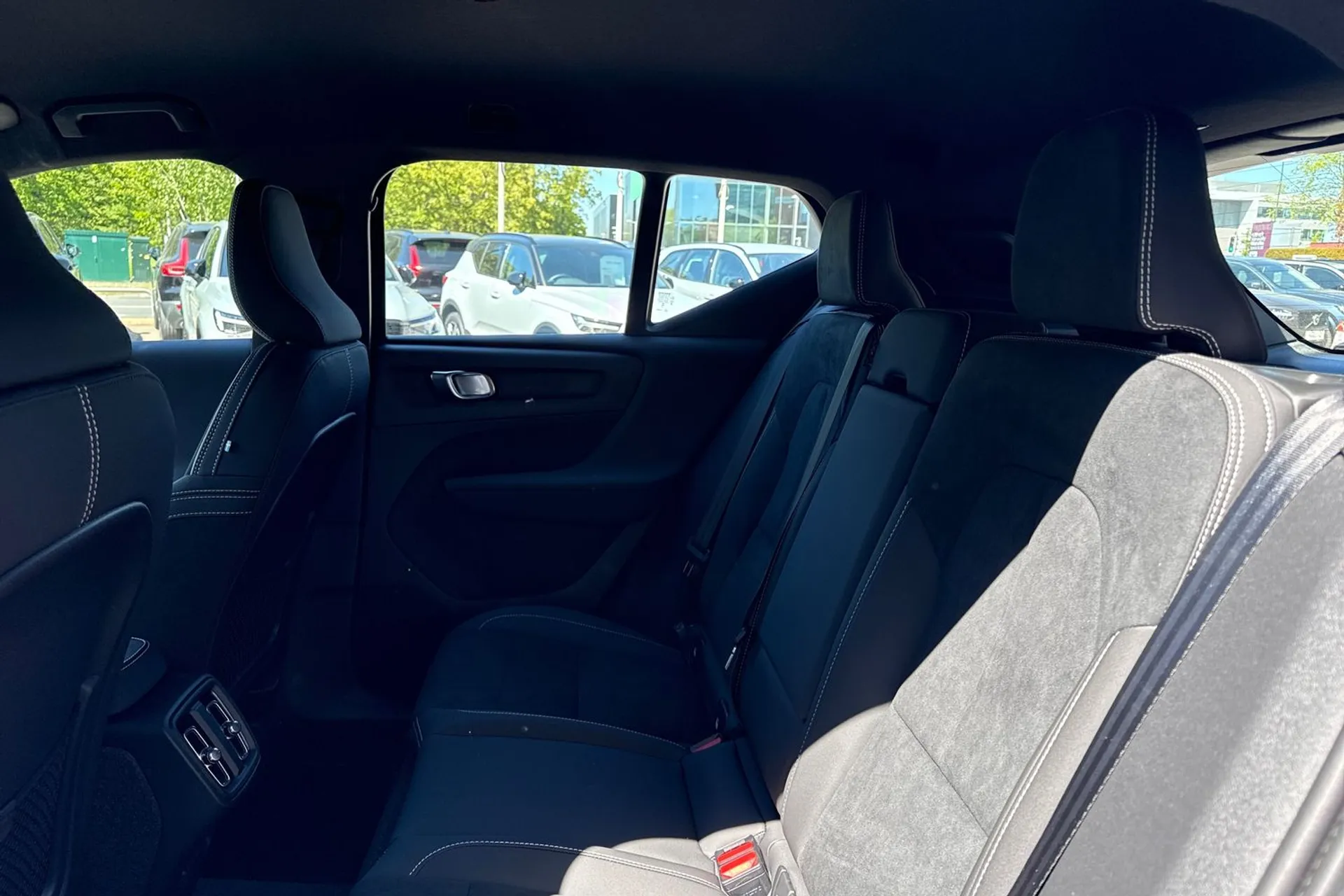 Volvo XC40 thumbnail image number 30
