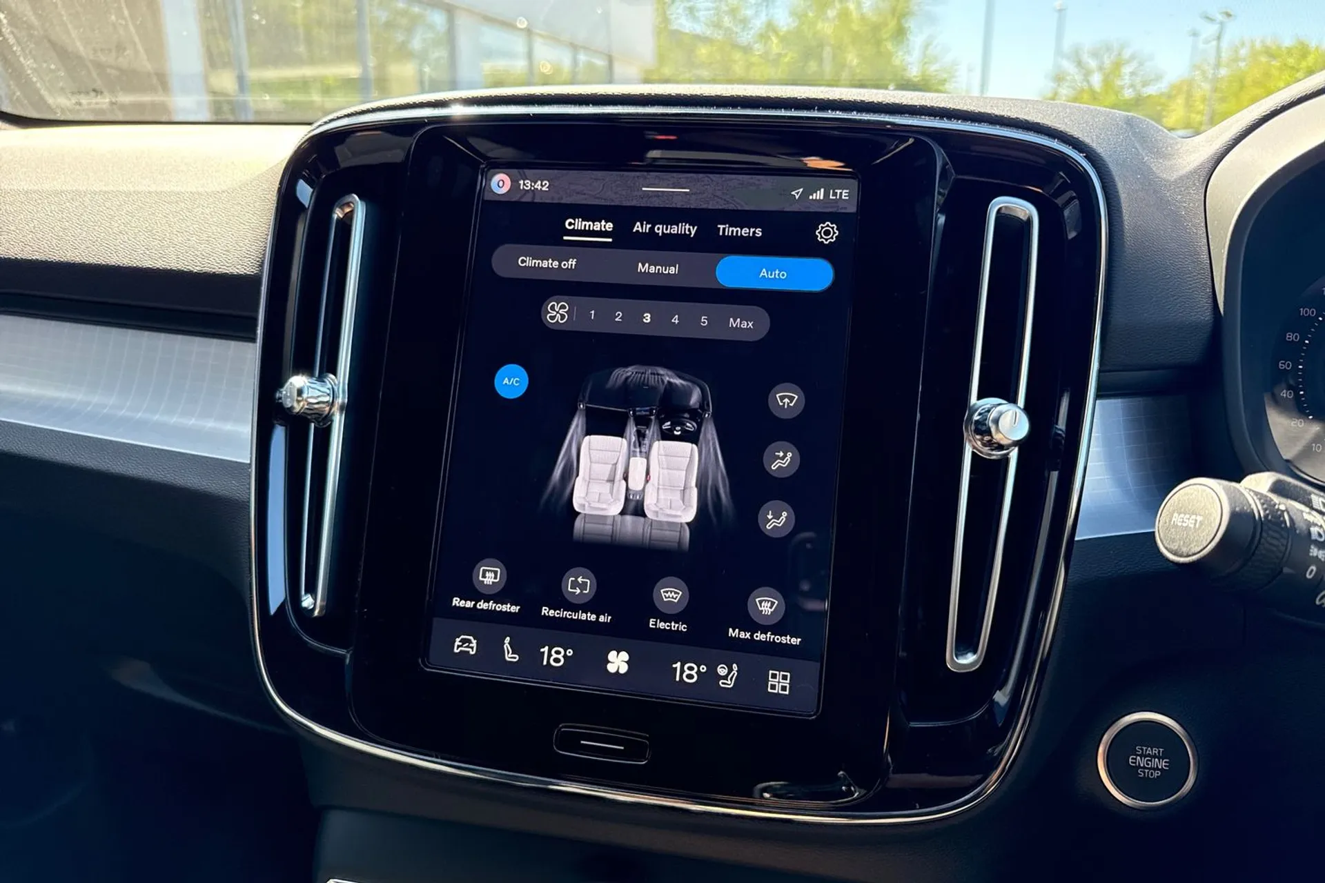 Volvo XC40 thumbnail image number 38