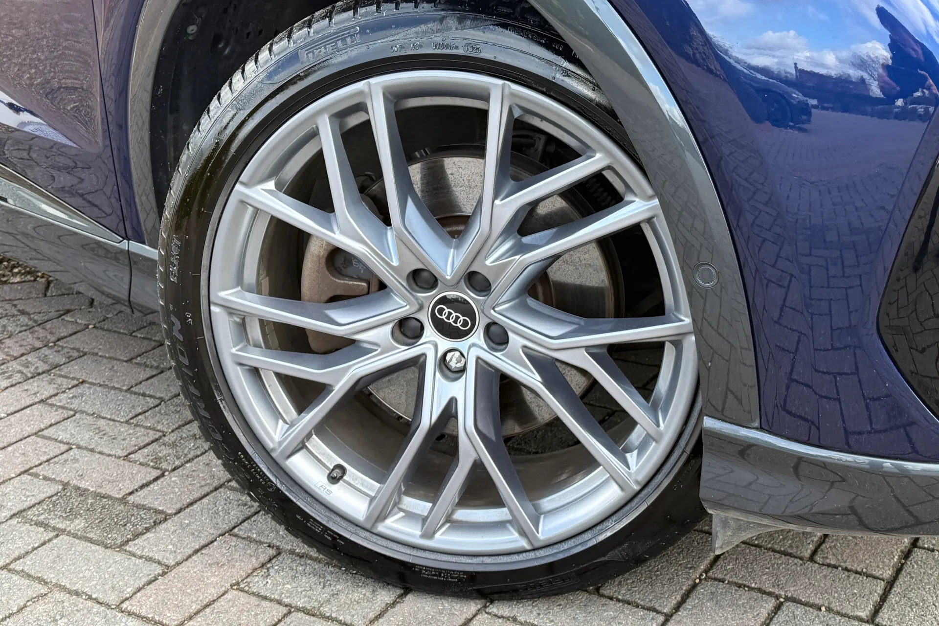 Audi Q4 thumbnail image number 9