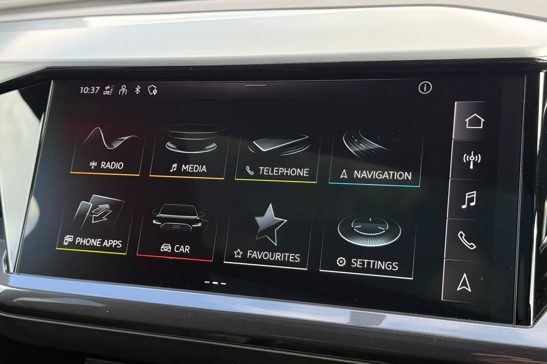 Audi Q4 thumbnail image number 17