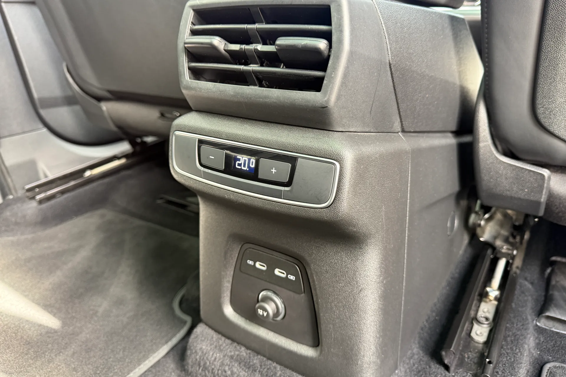 Audi Q4 thumbnail image number 57