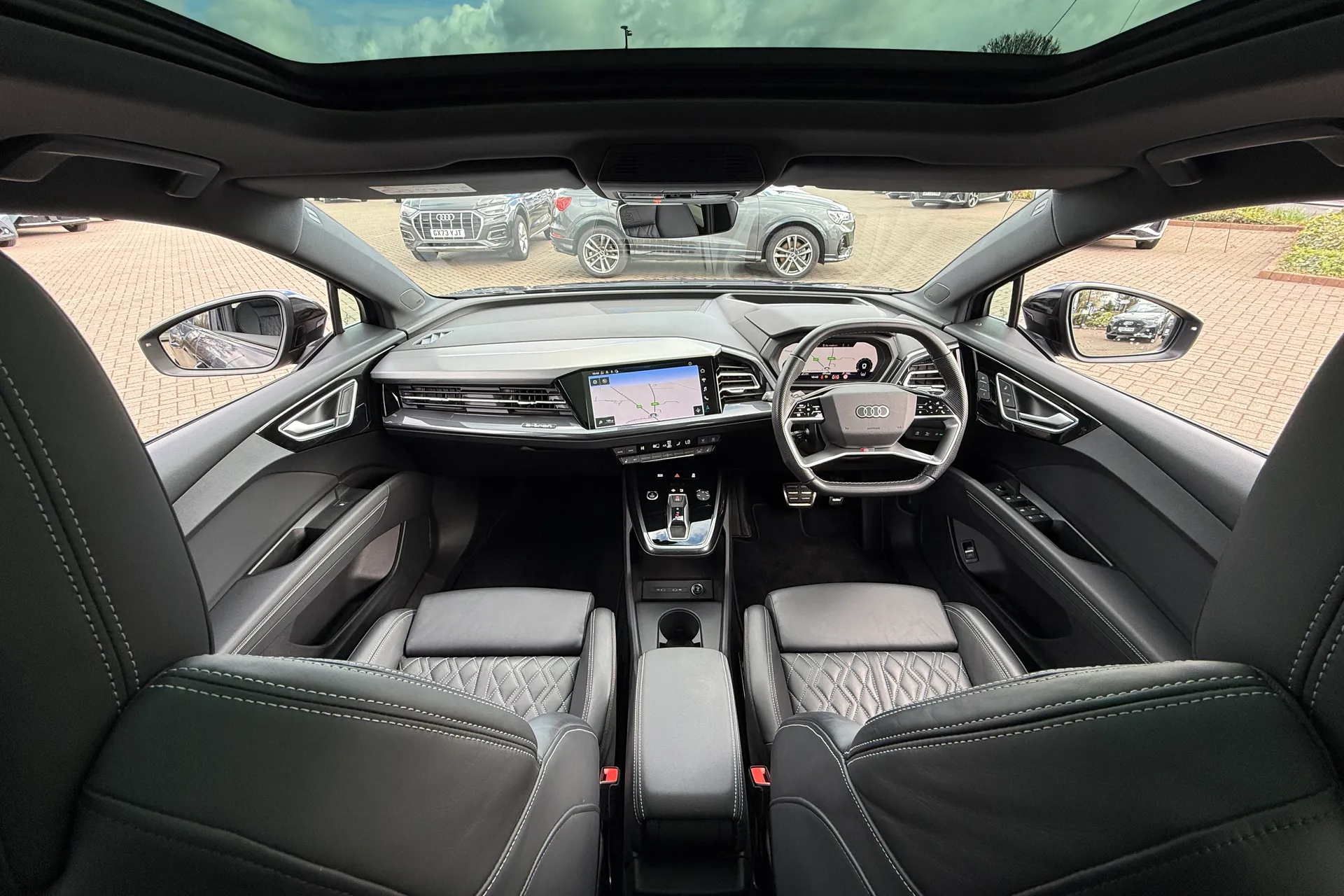 Audi Q4 thumbnail image number 4