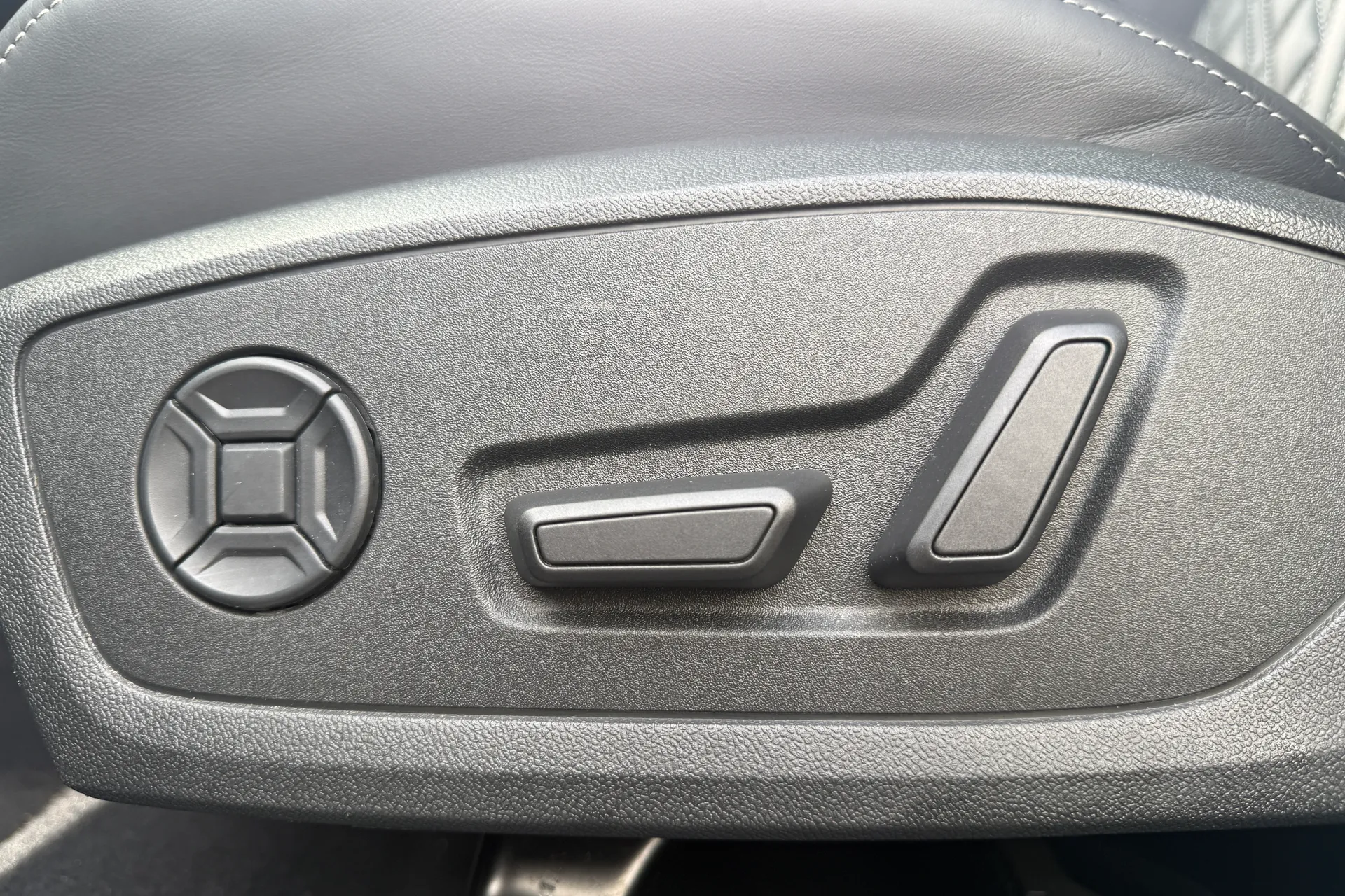 Audi Q4 thumbnail image number 22