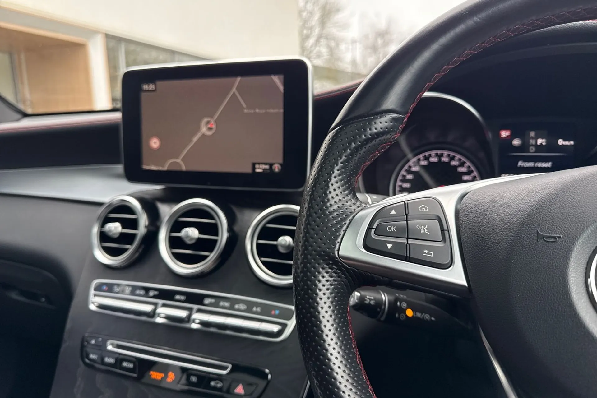 MERCEDES-BENZ GLC thumbnail image number 37