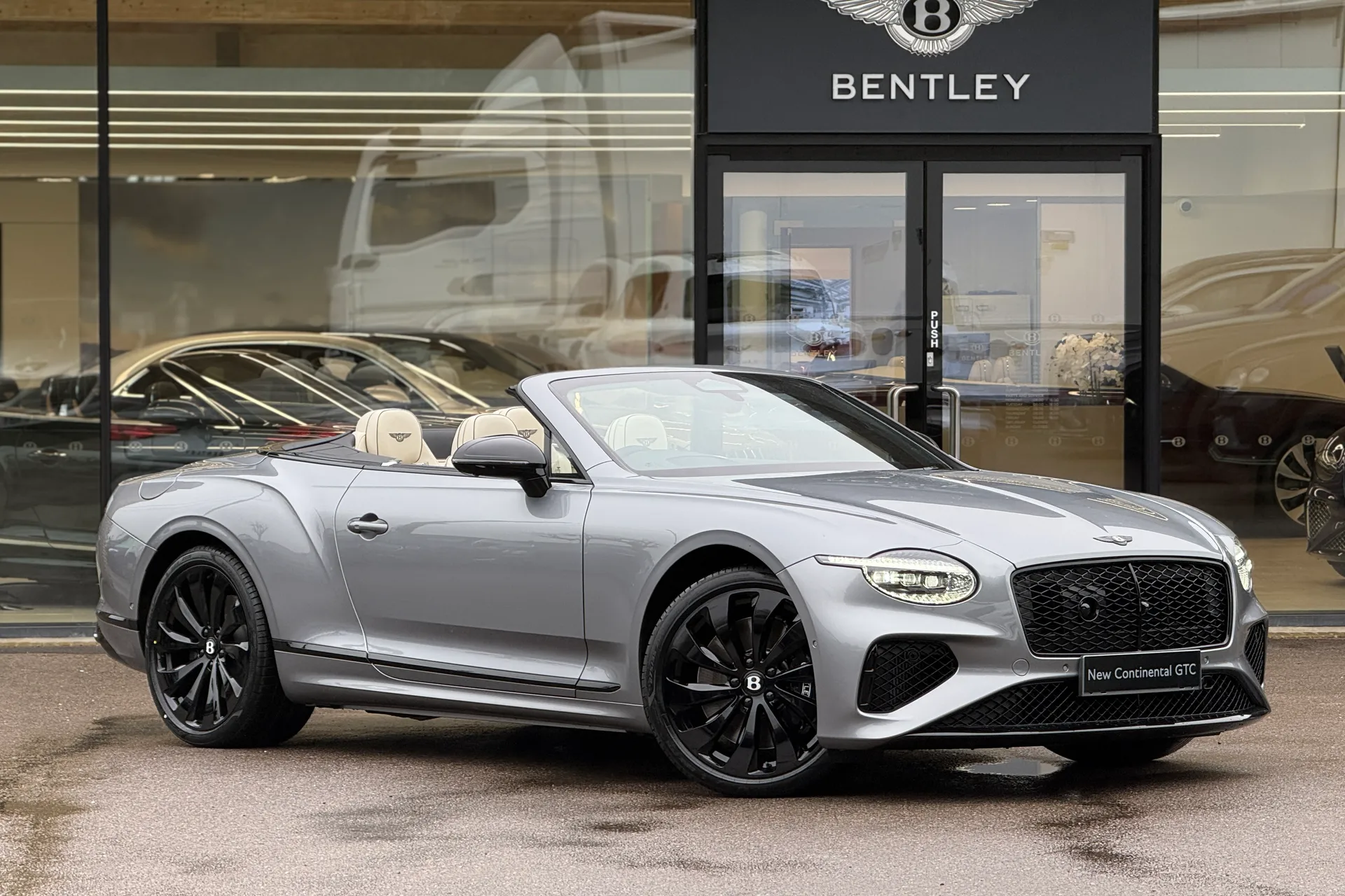 Bentley CONTINENTAL GTC focused image