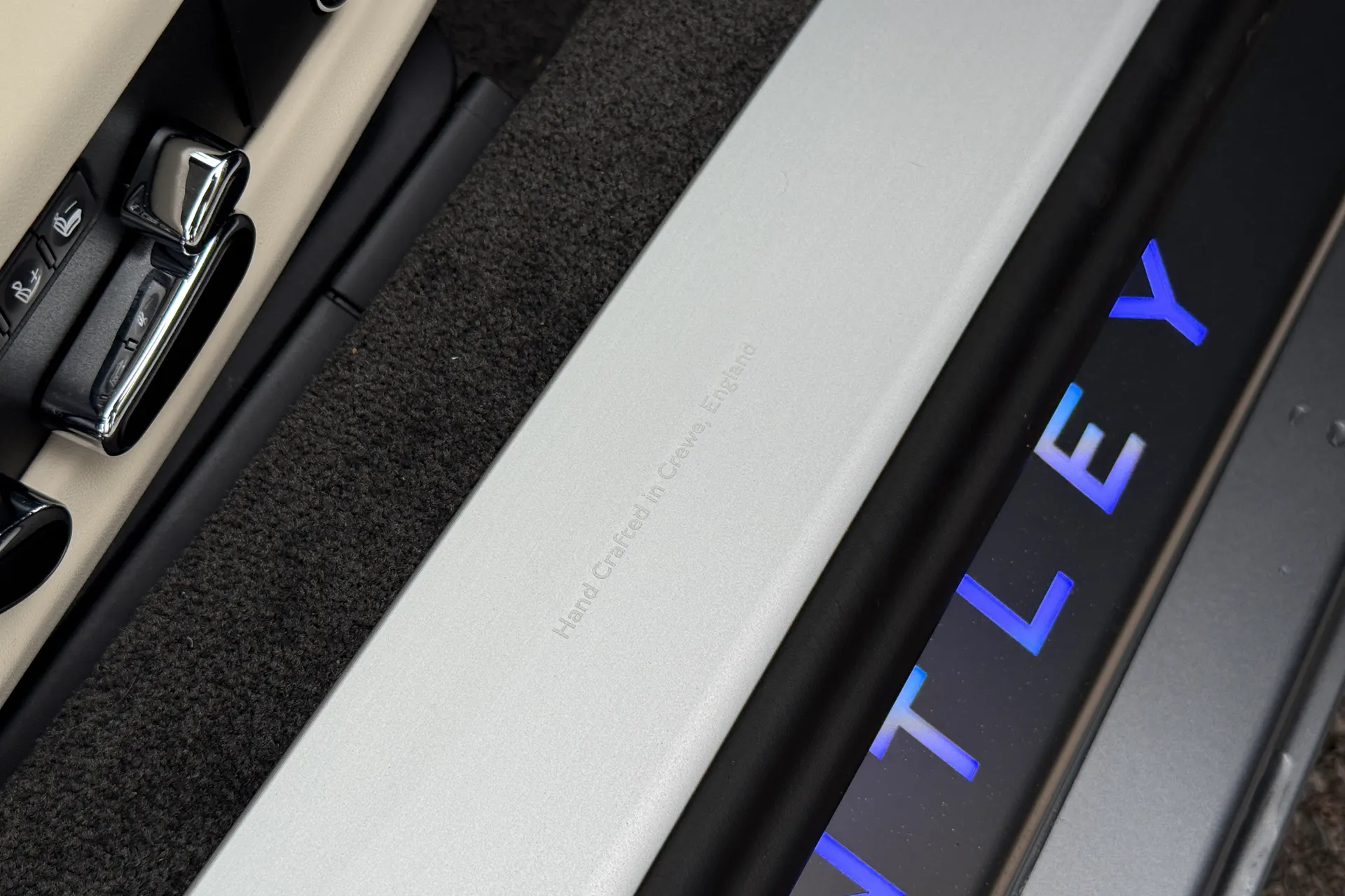 Bentley CONTINENTAL GTC thumbnail image number 15