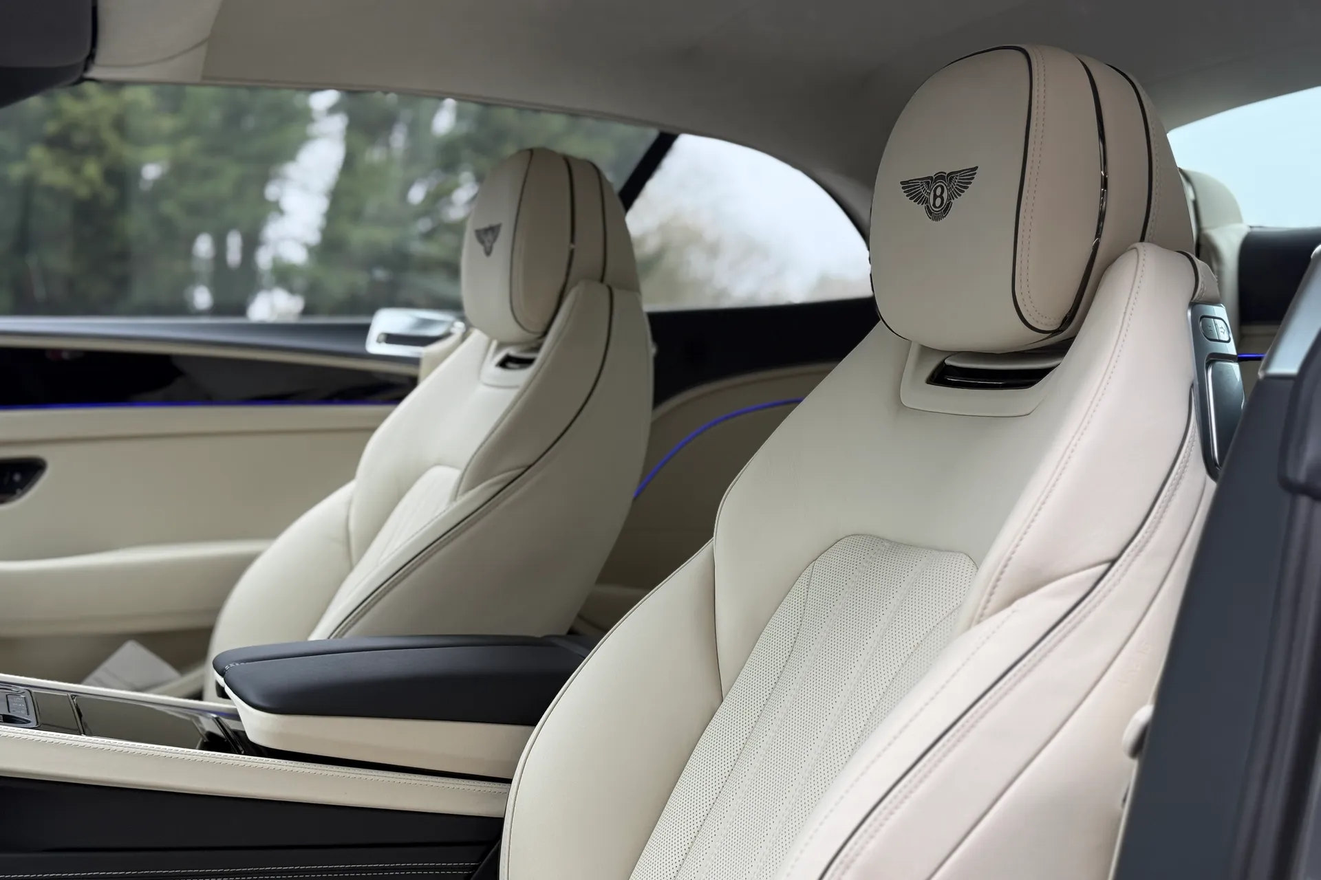 Bentley CONTINENTAL GTC thumbnail image number 29