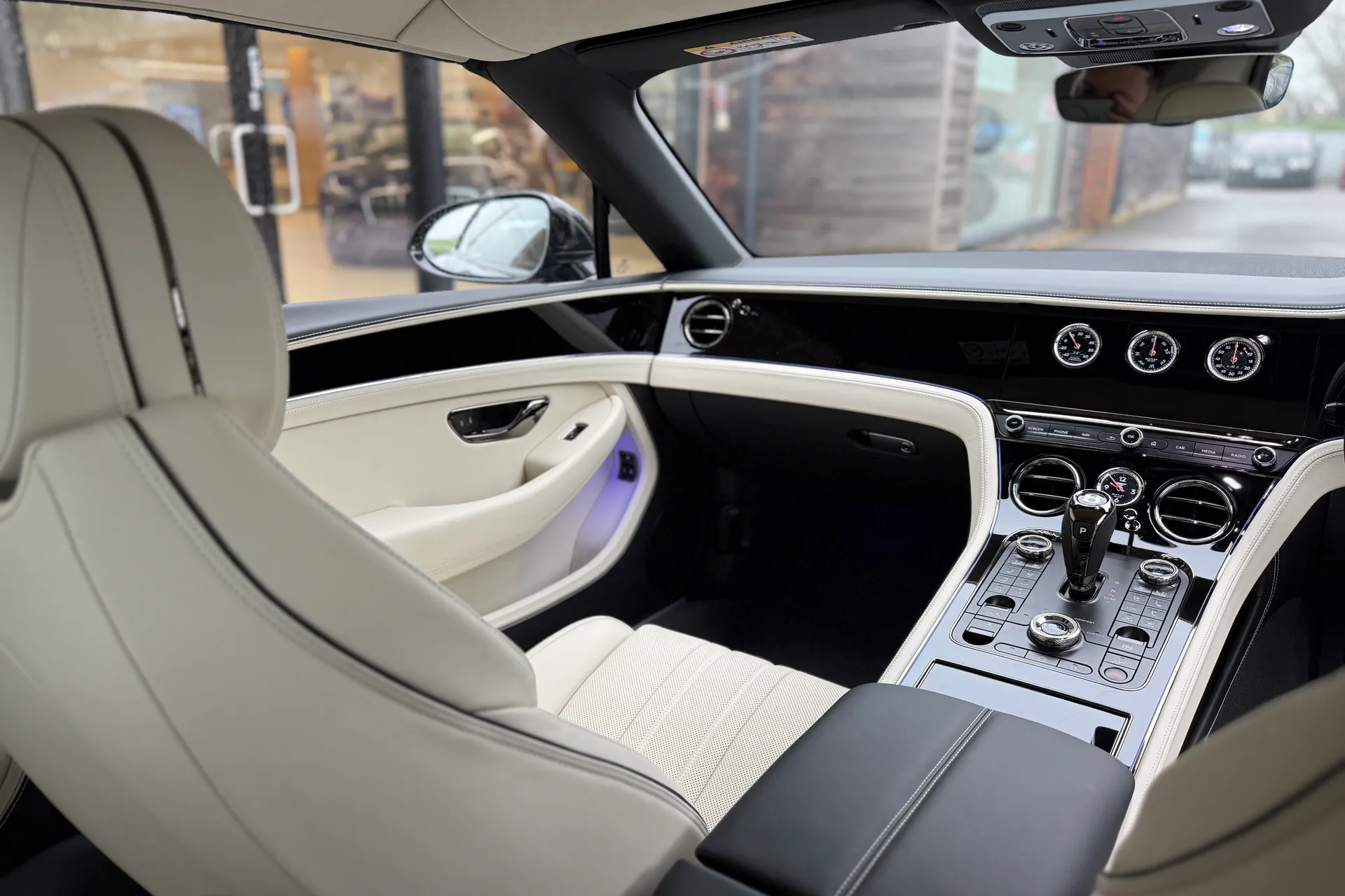 Bentley CONTINENTAL GTC thumbnail image number 23