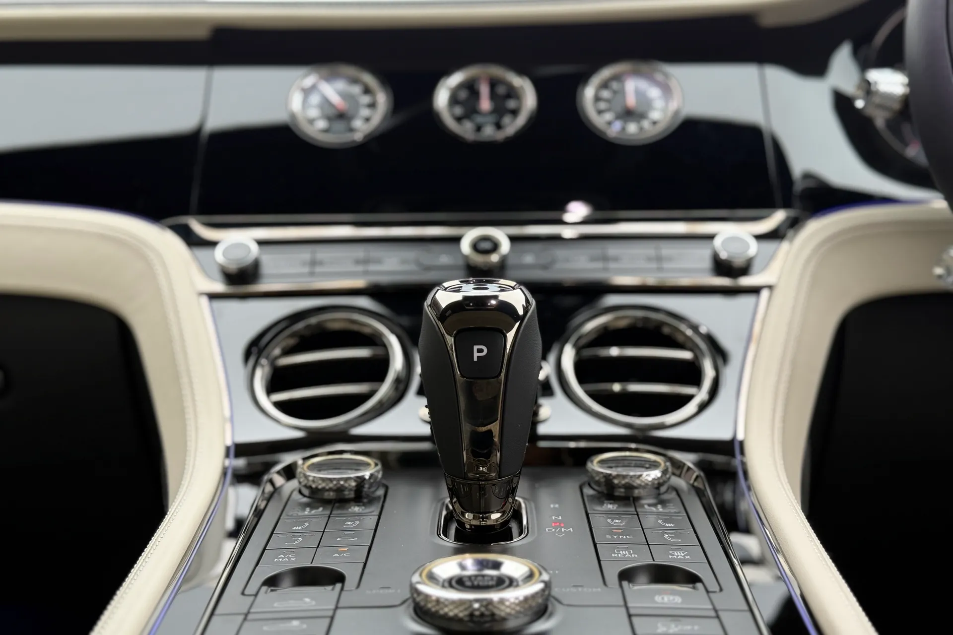 Bentley CONTINENTAL GTC thumbnail image number 24