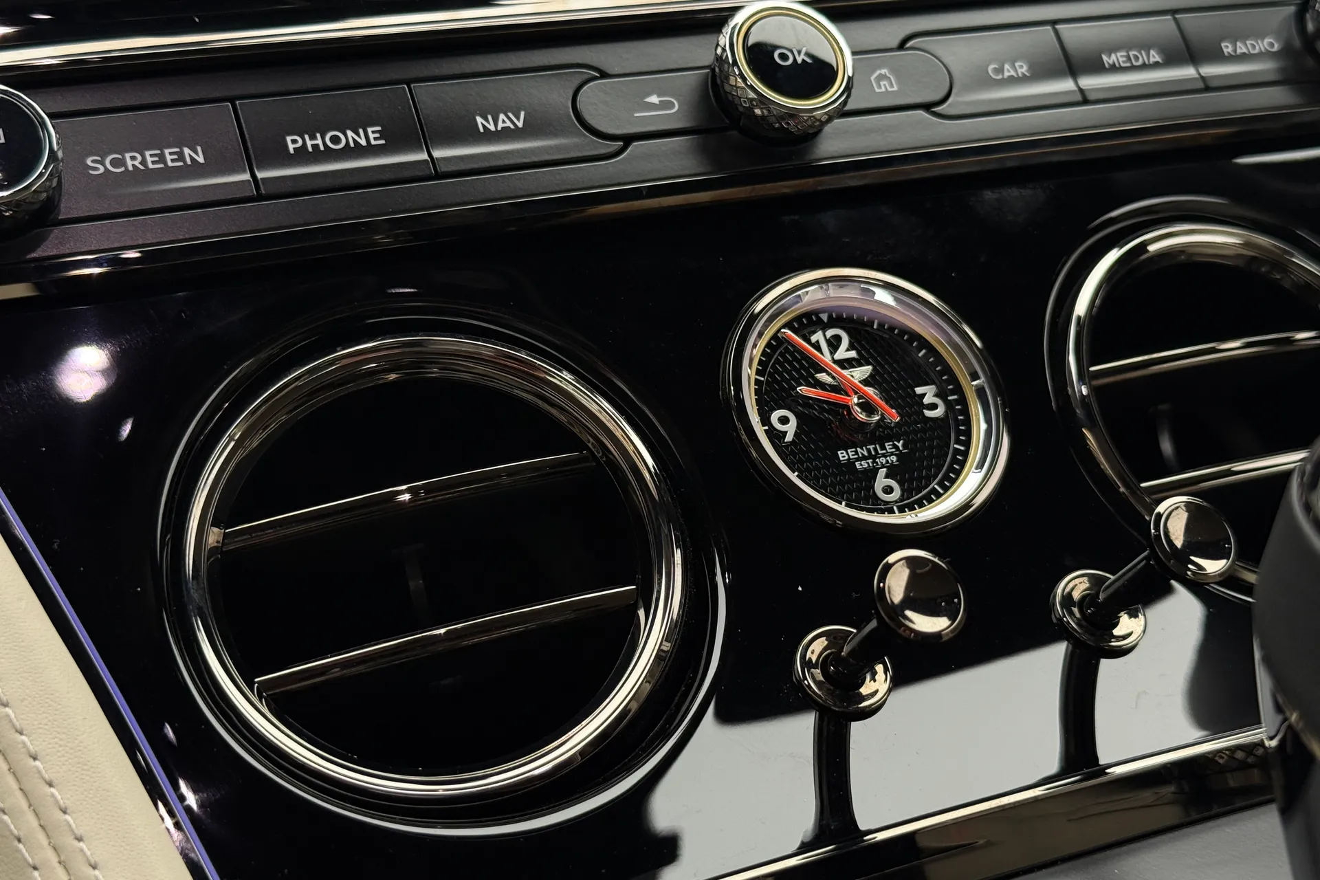 Bentley CONTINENTAL GTC thumbnail image number 33