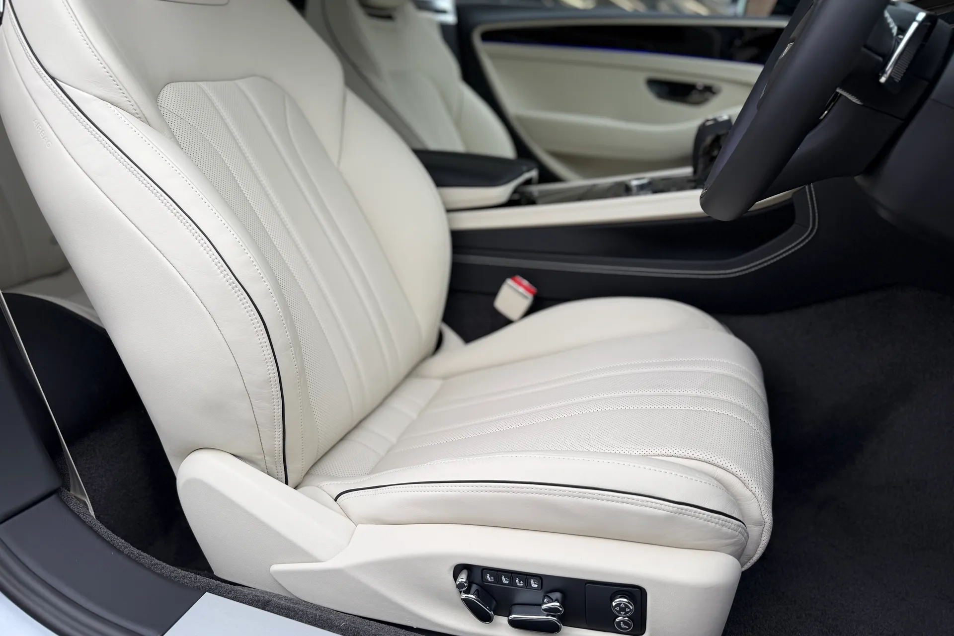 Bentley CONTINENTAL GTC thumbnail image number 18